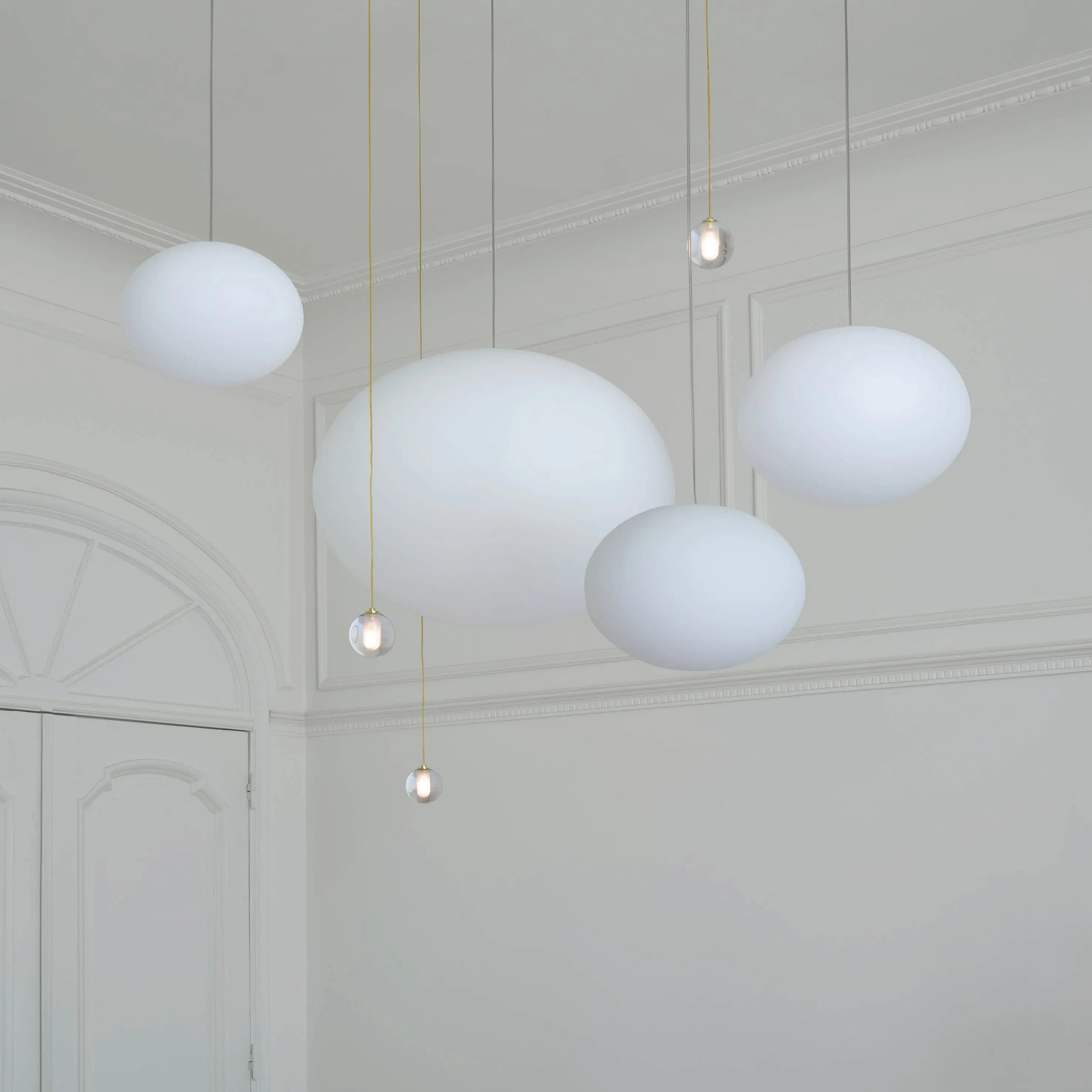 Ligne Roset - Calot | Reading Lamp Brass-Coated Steel Structure / Black Base