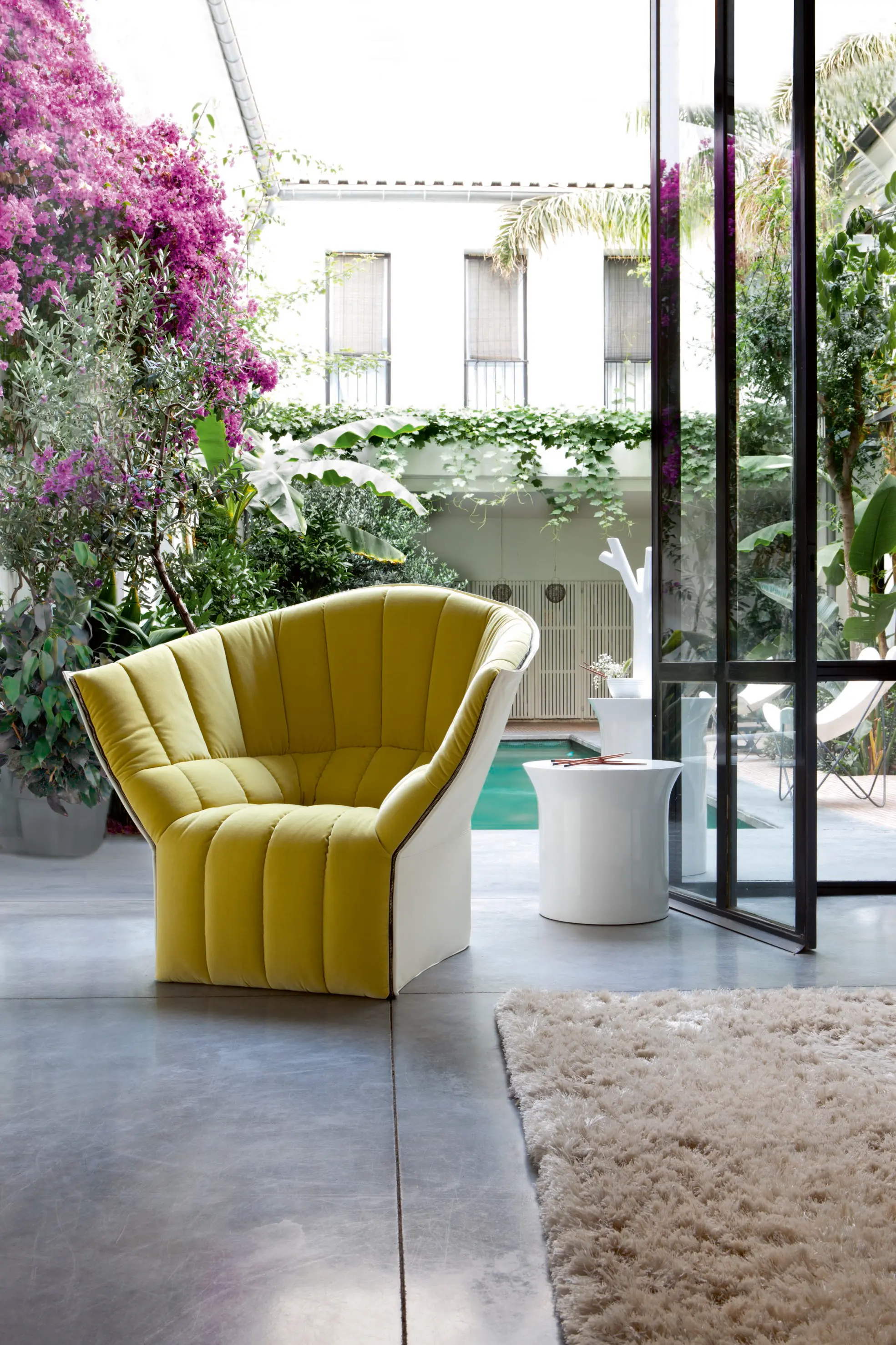 Ligne Roset - Moel | Sofa 2 Plazas Respaldo Bajo Contorno Exterior En Divina