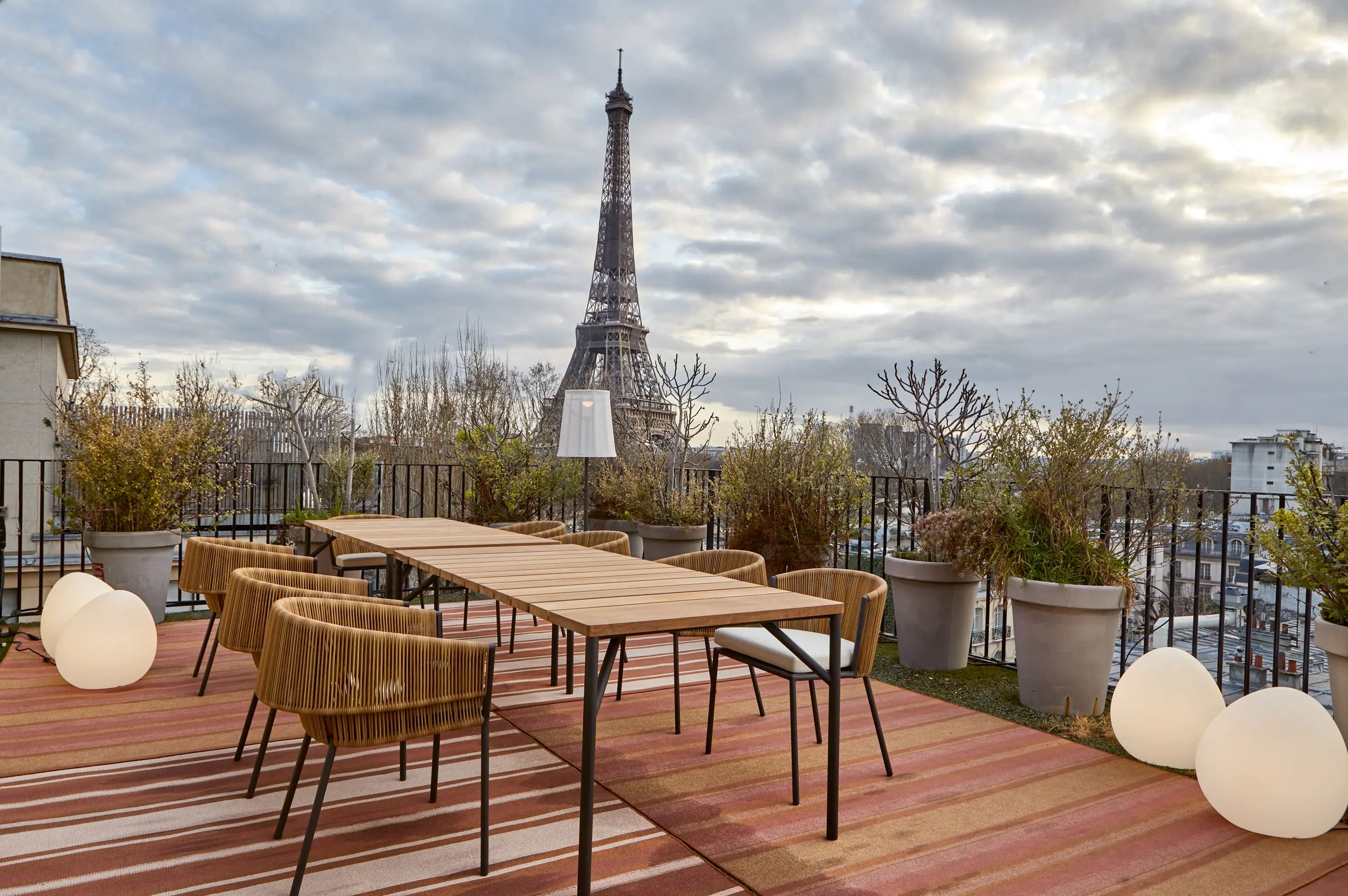 Ligne Roset - Lapel | Dining Table