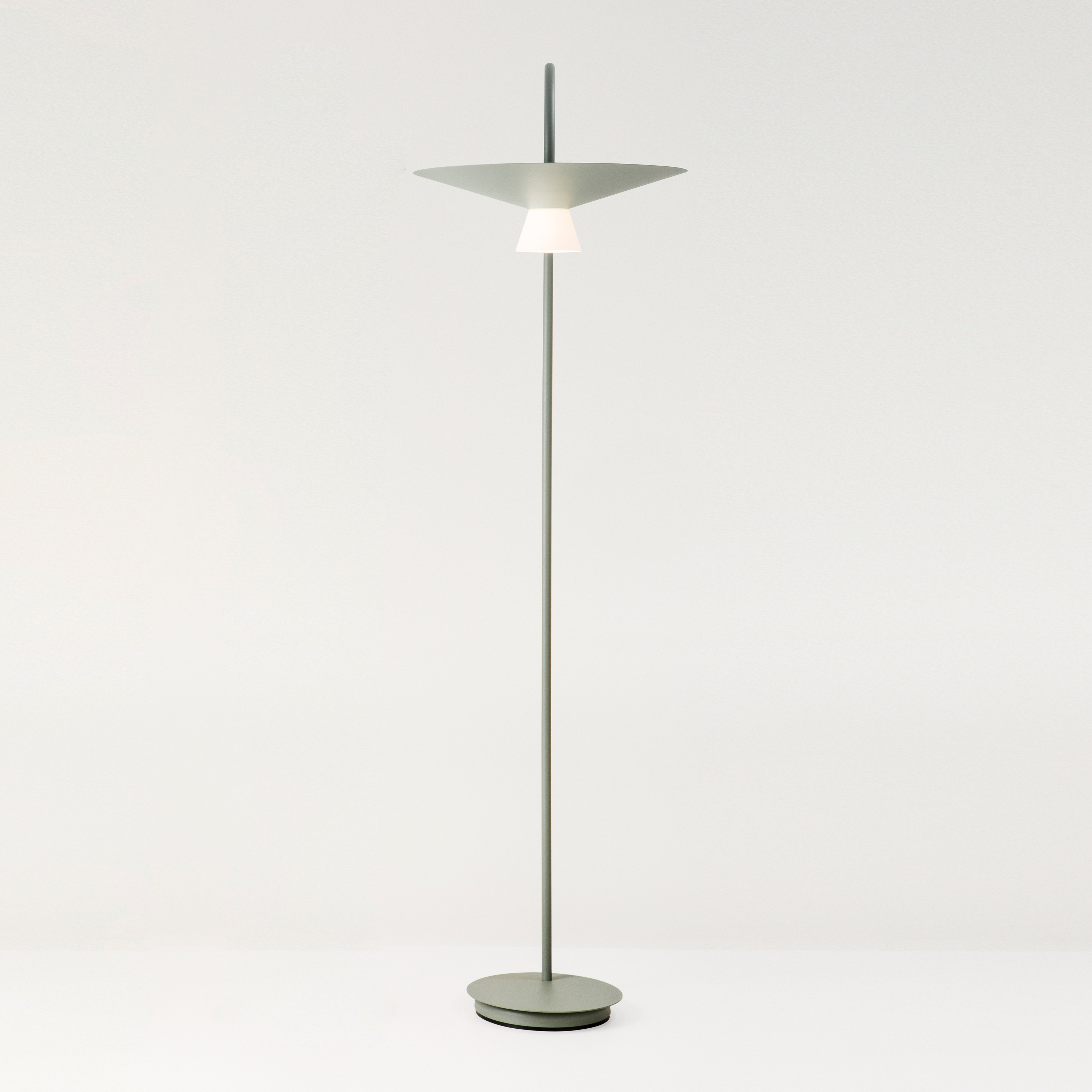 Display product Belt Floor lamps P-4149MG from manufacturer Estiluz