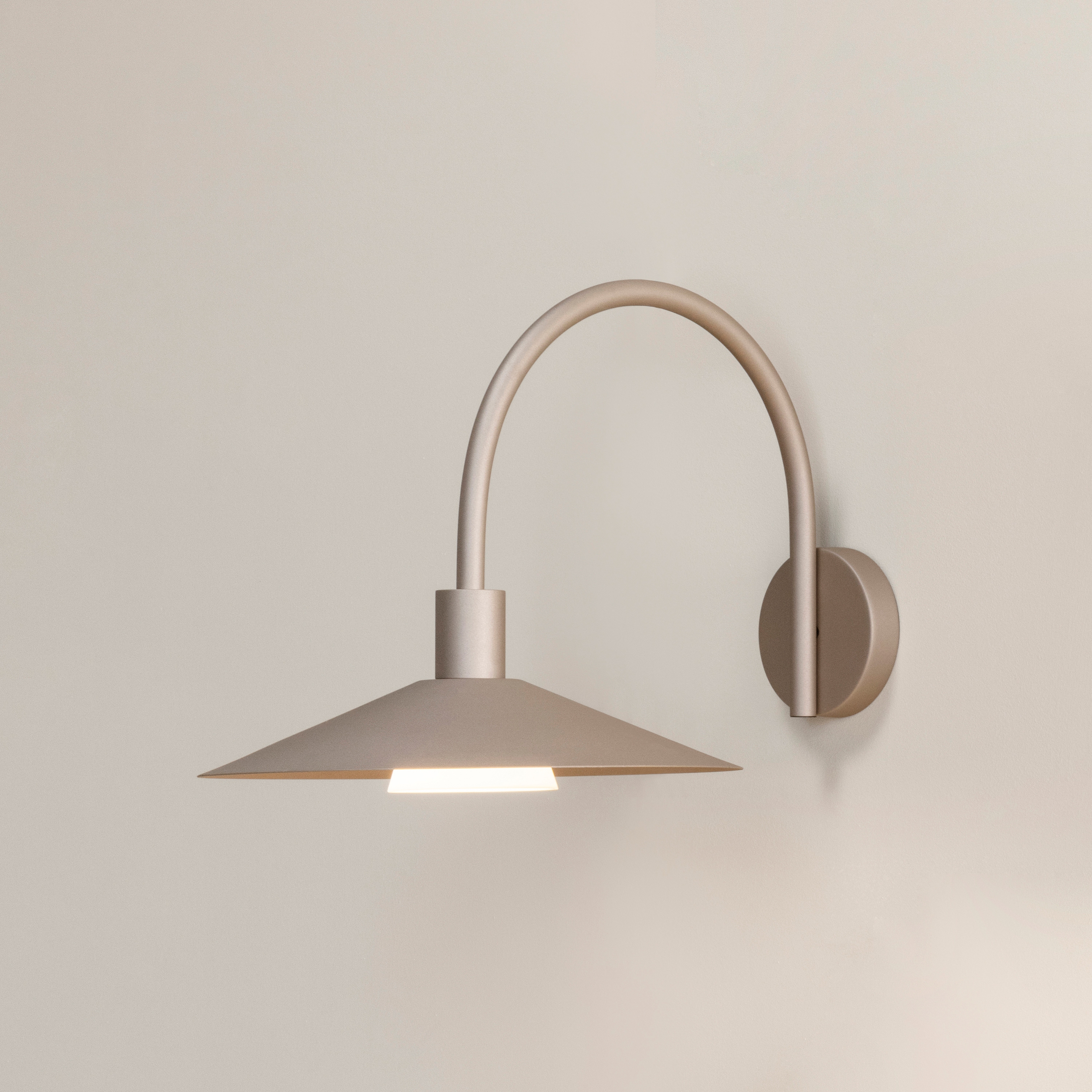 Mostra il prodotto Belt Wall Lights A-4140 del produttore Estiluz