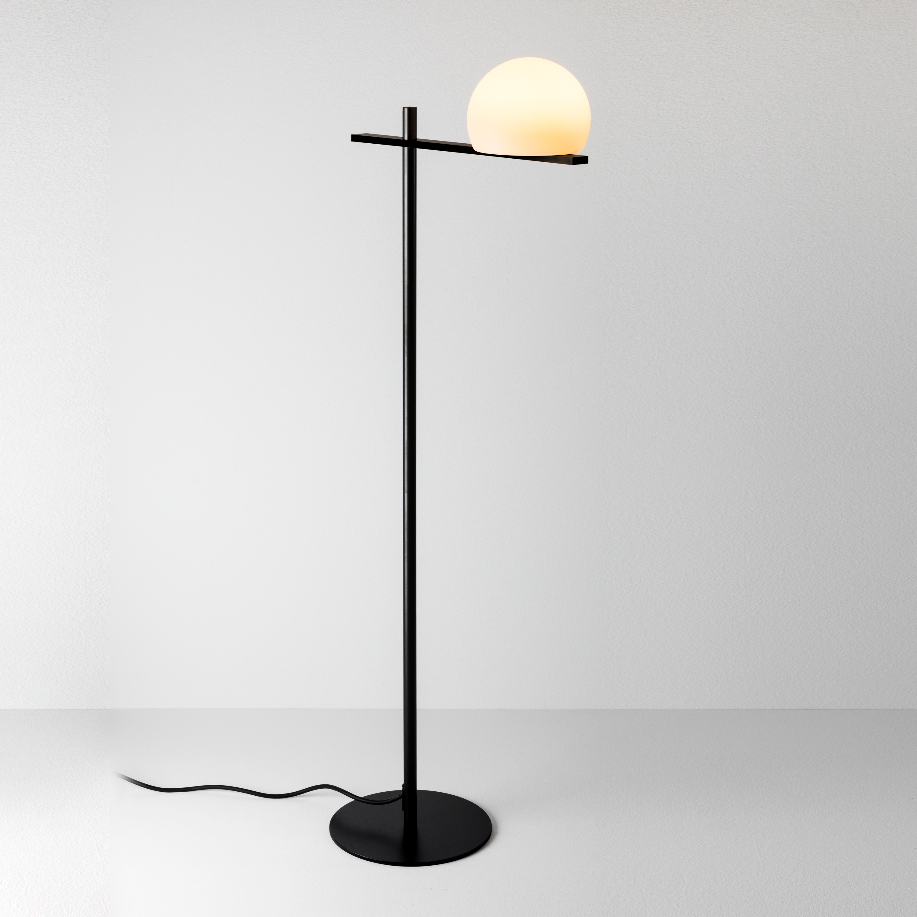 Afficher le produit Circ Floor lamps p-3729 du fabricant Estiluz