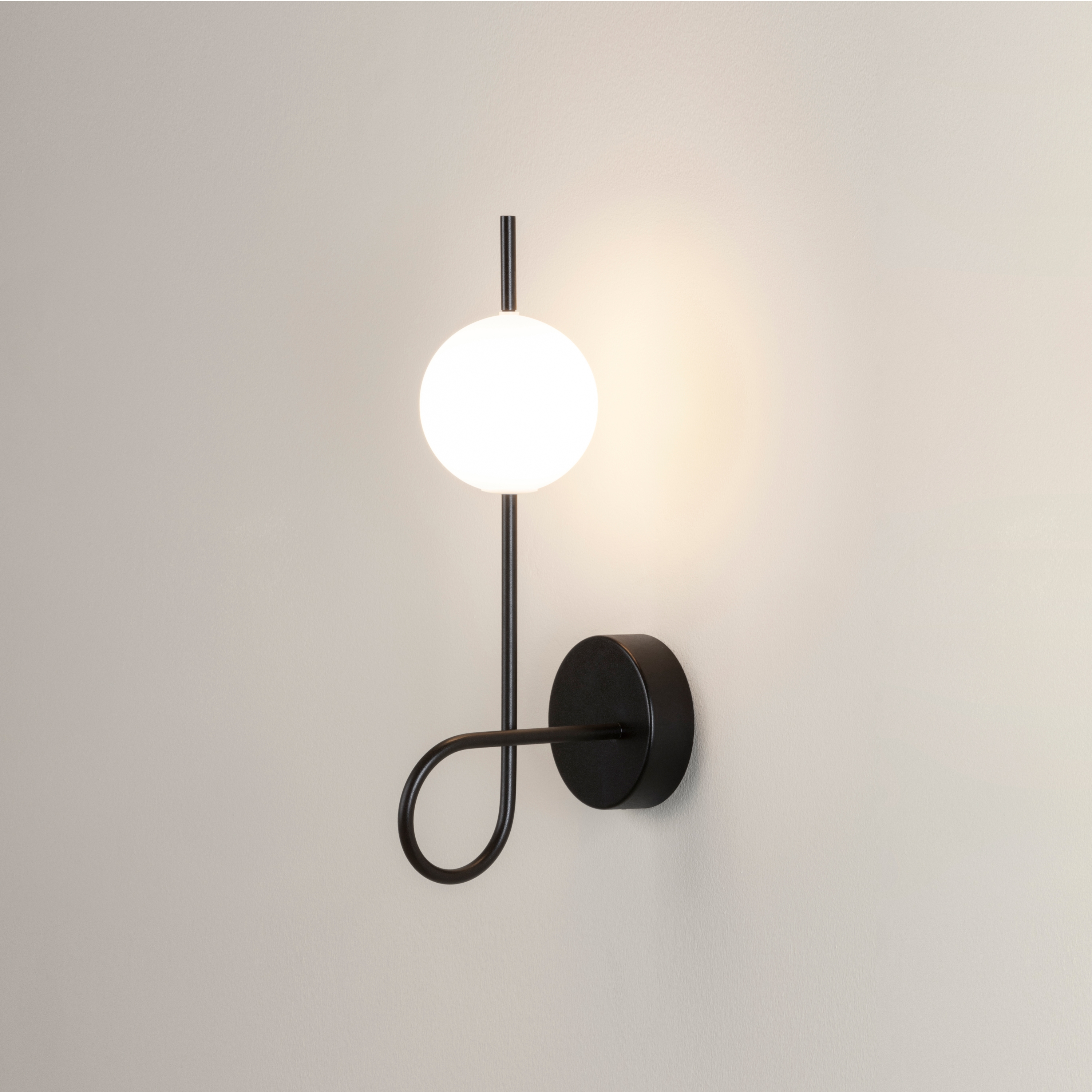 Produkt Loop Wall Lights A-4120 des Herstellers Estiluz anzeigen