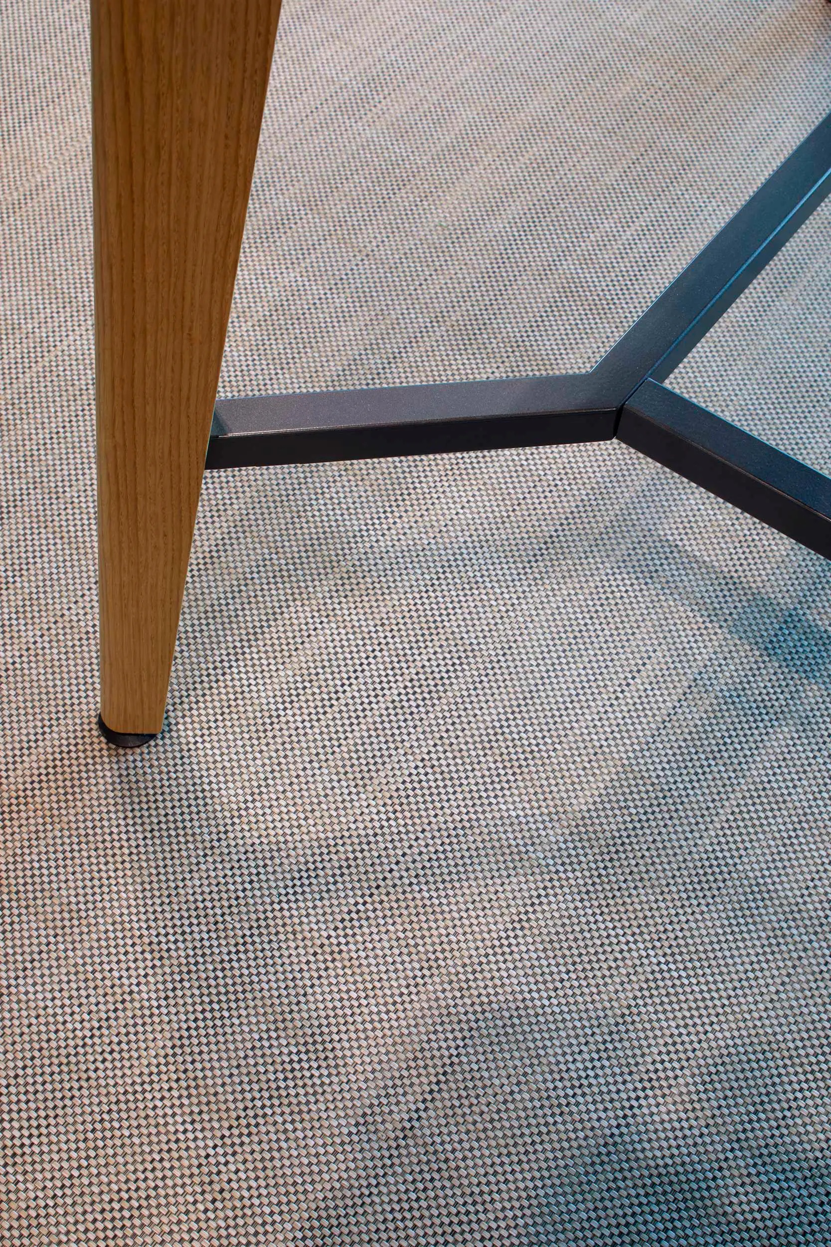 Dynamobel - VIRA, ALIGNED DESKS