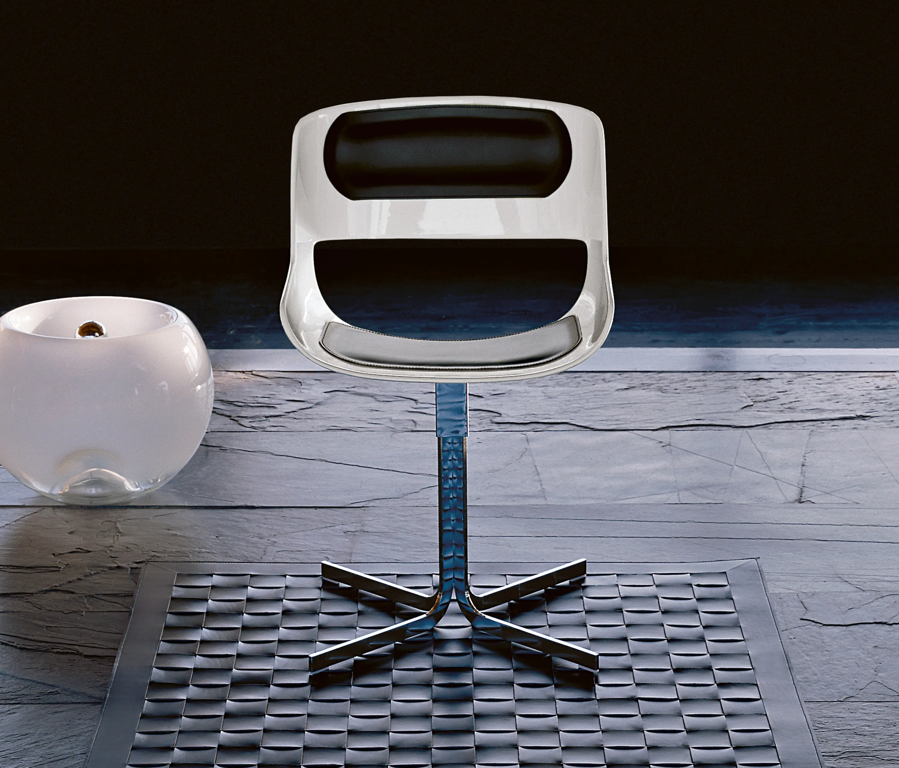 Enrico Pellizzoni - Amaranta Side table