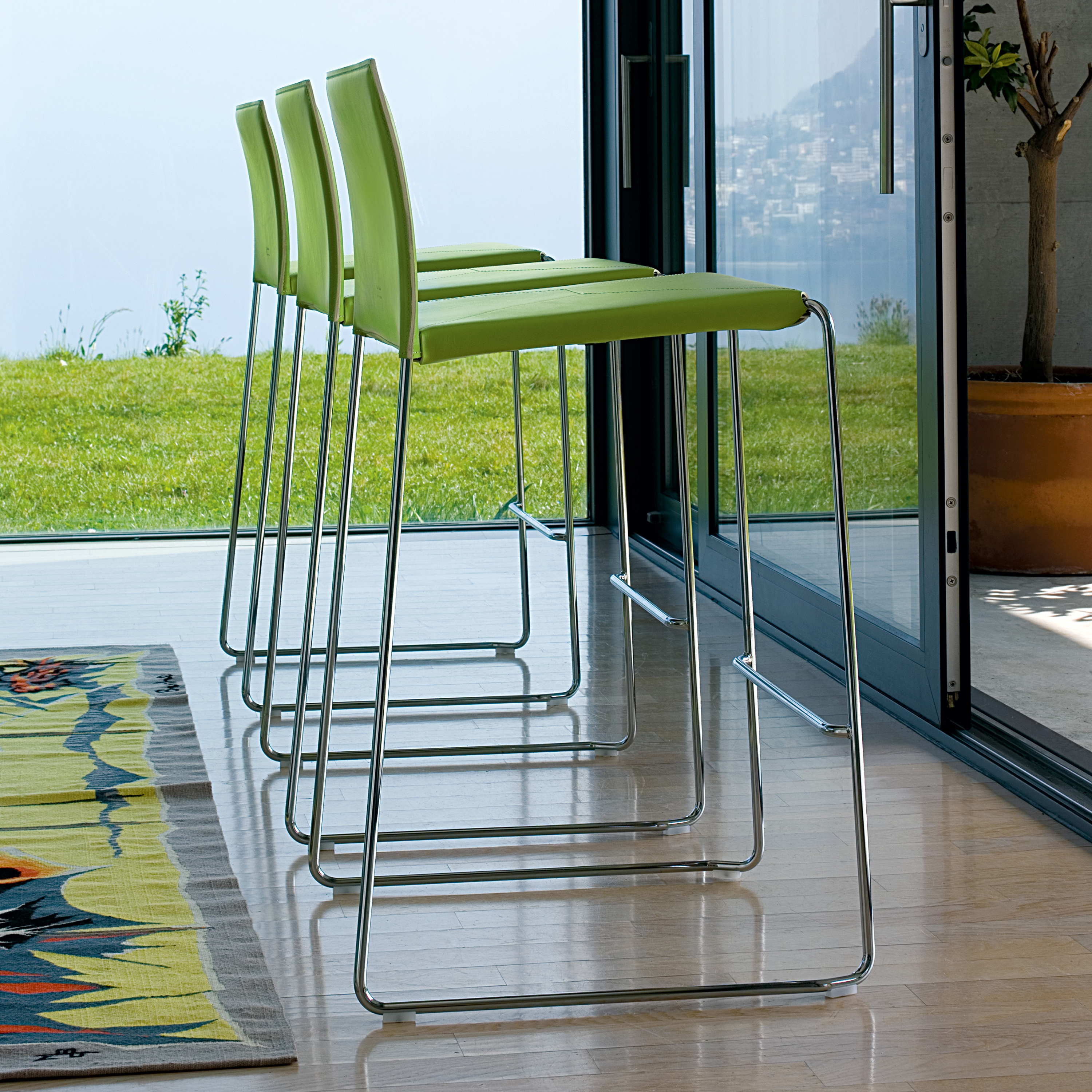 Vertoon produk Bizzy Stool van vervaardiger Enrico Pellizzoni