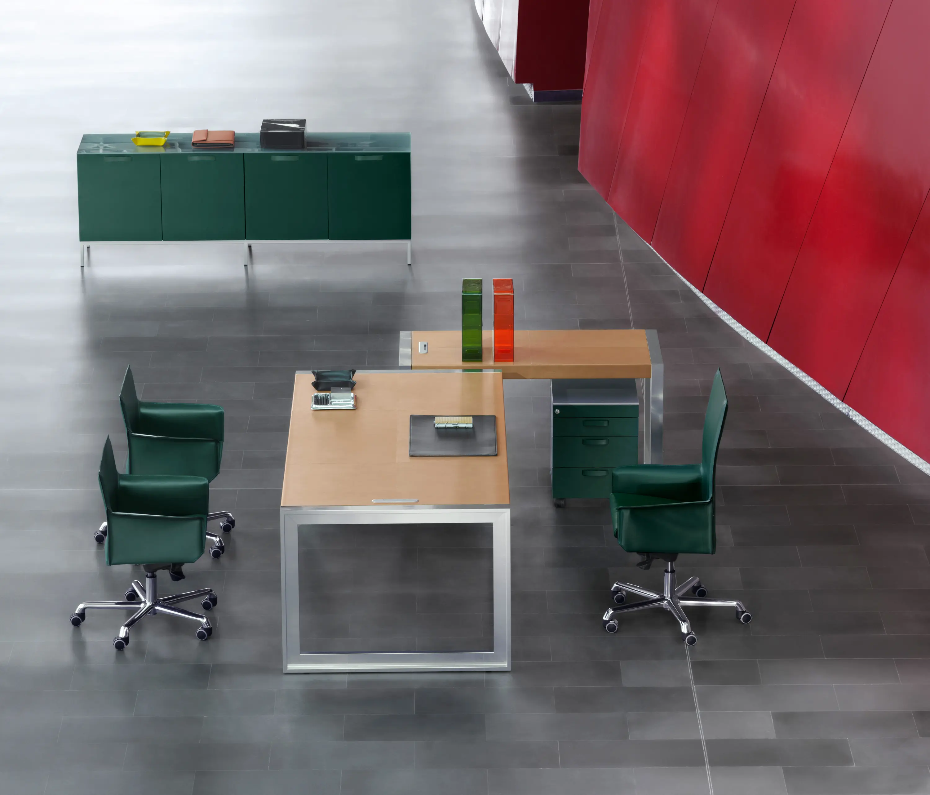 Enrico Pellizzoni - Strato Table