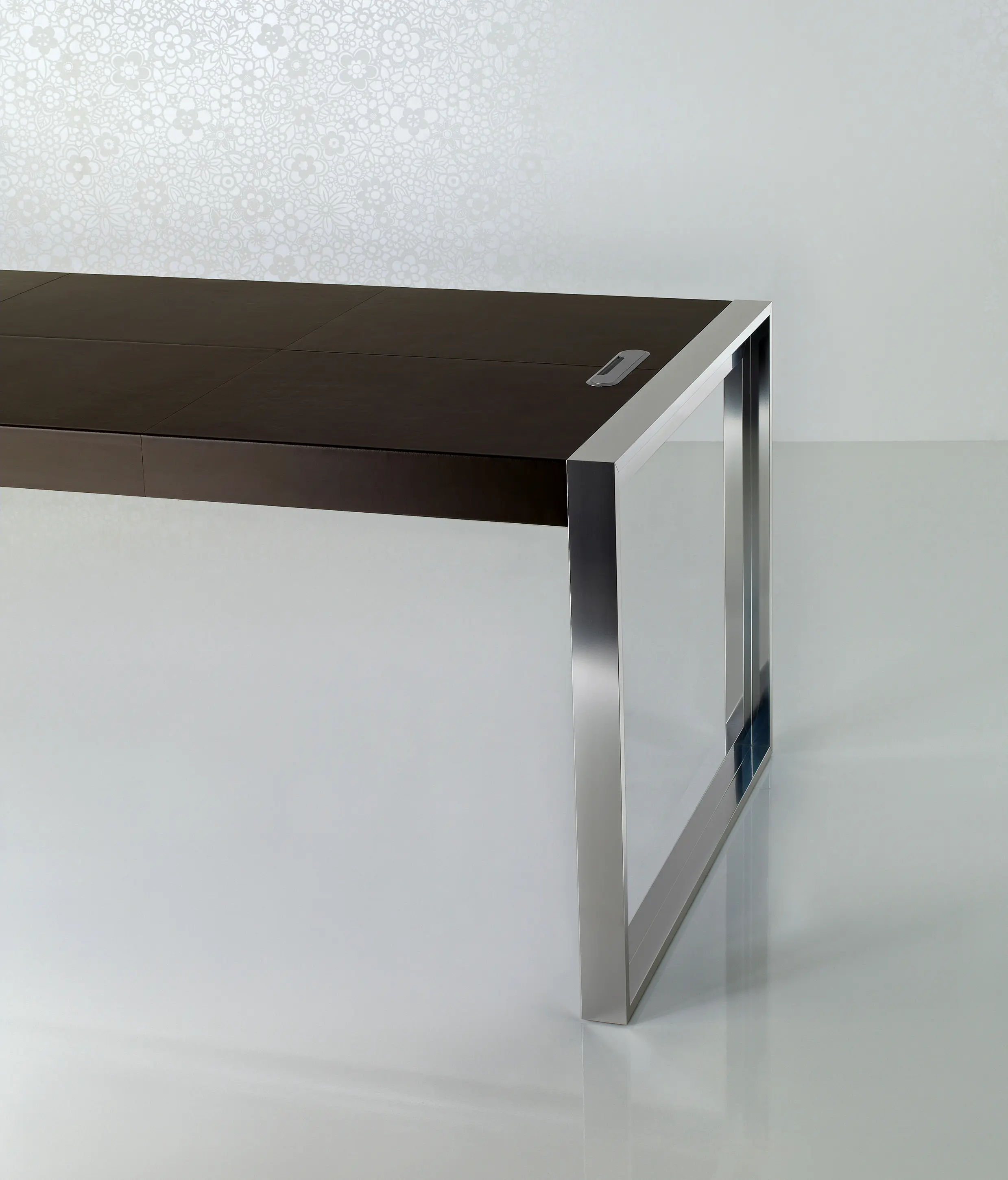 Enrico Pellizzoni - Strato Table