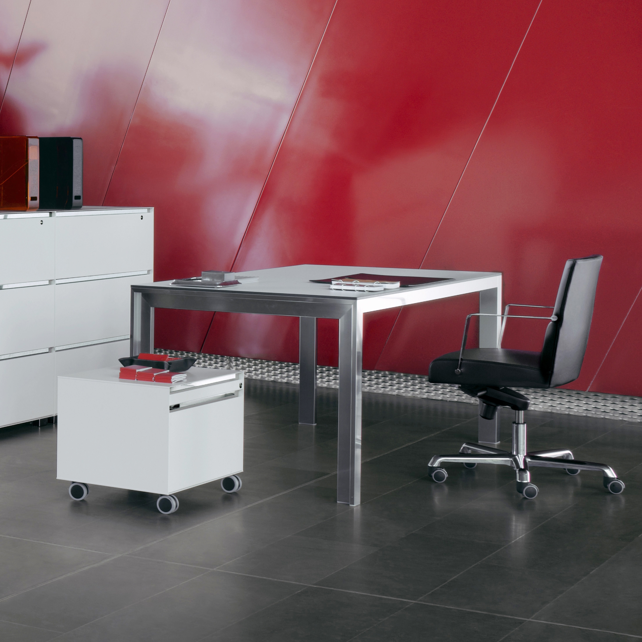 Strato Table