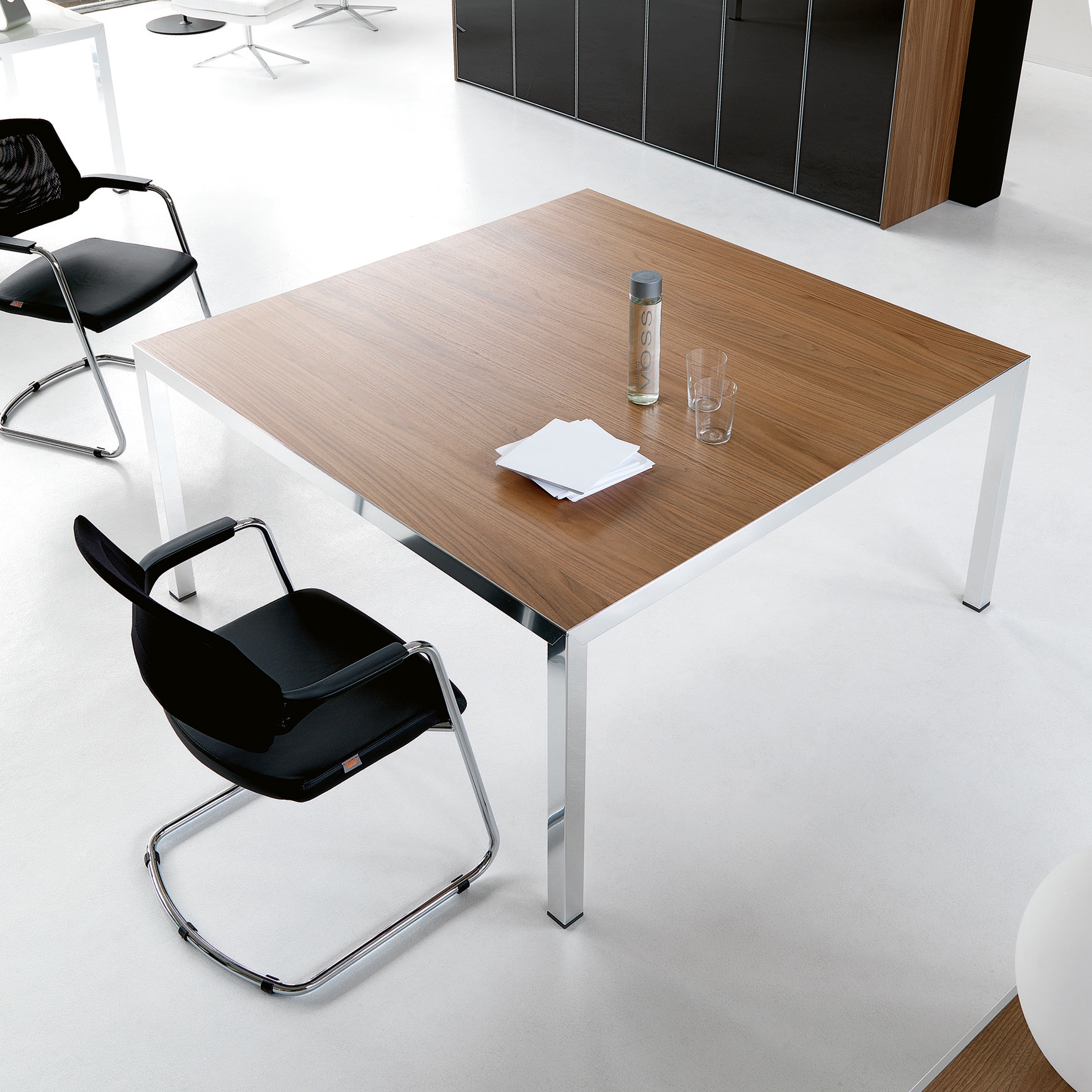 Afficher le produit Fly table de conference du fabricant IVM