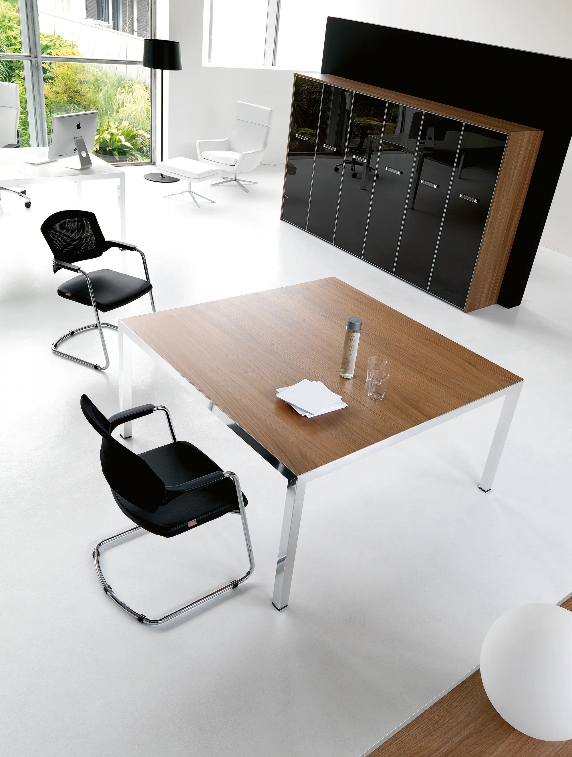 IVM - FLY meeting table