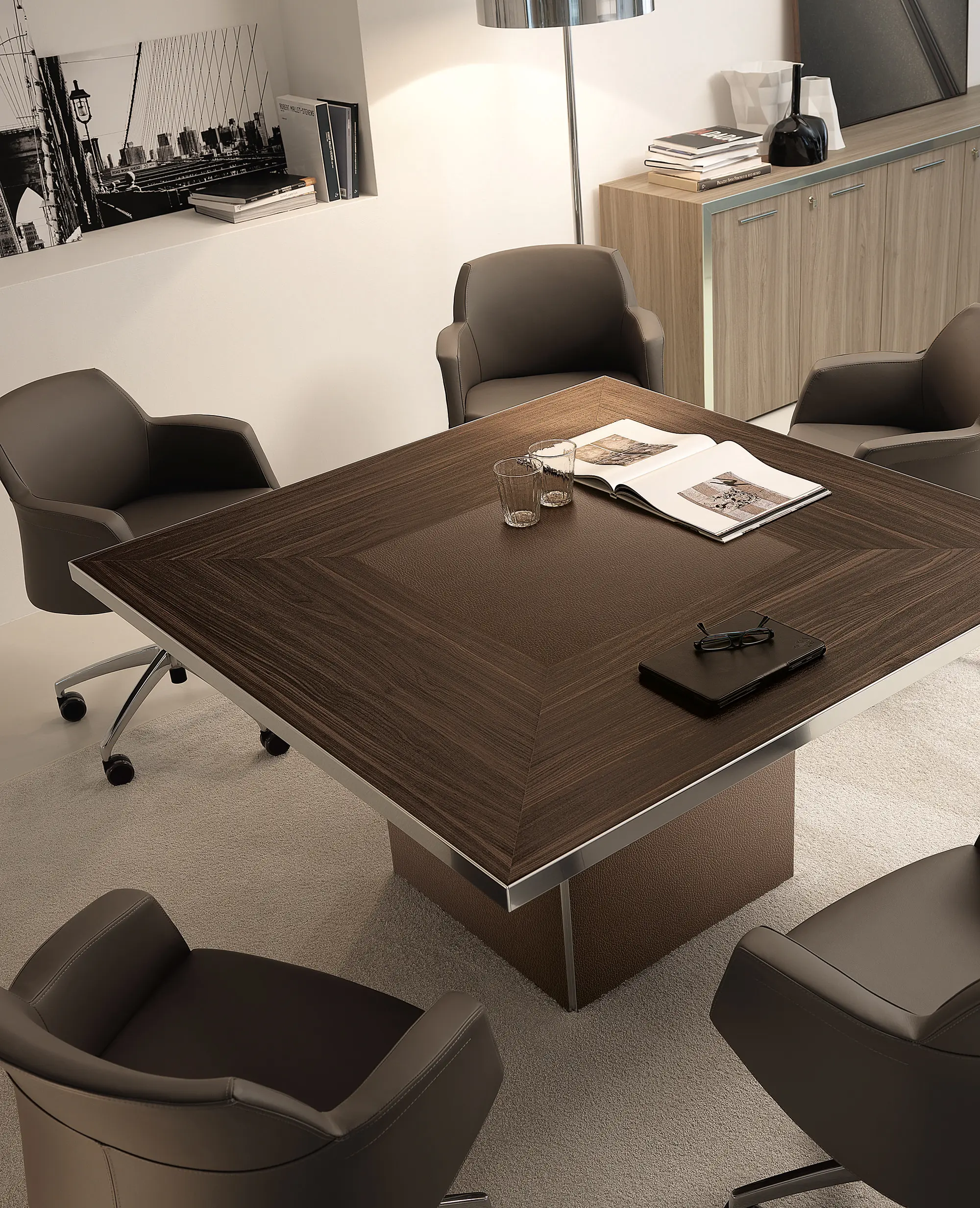 IVM - ATHOS meeting table