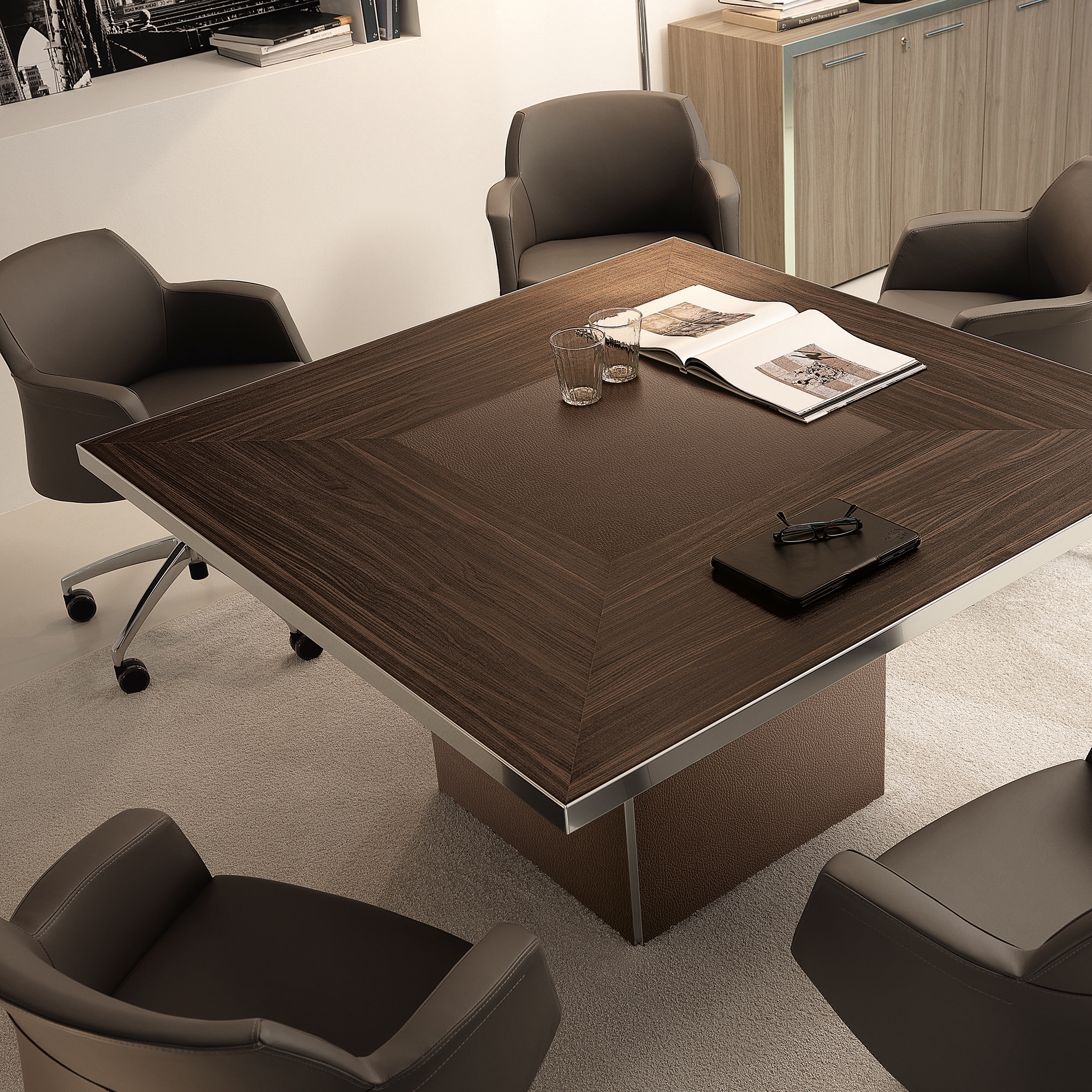Display product ATHOS meeting table from manufacturer IVM