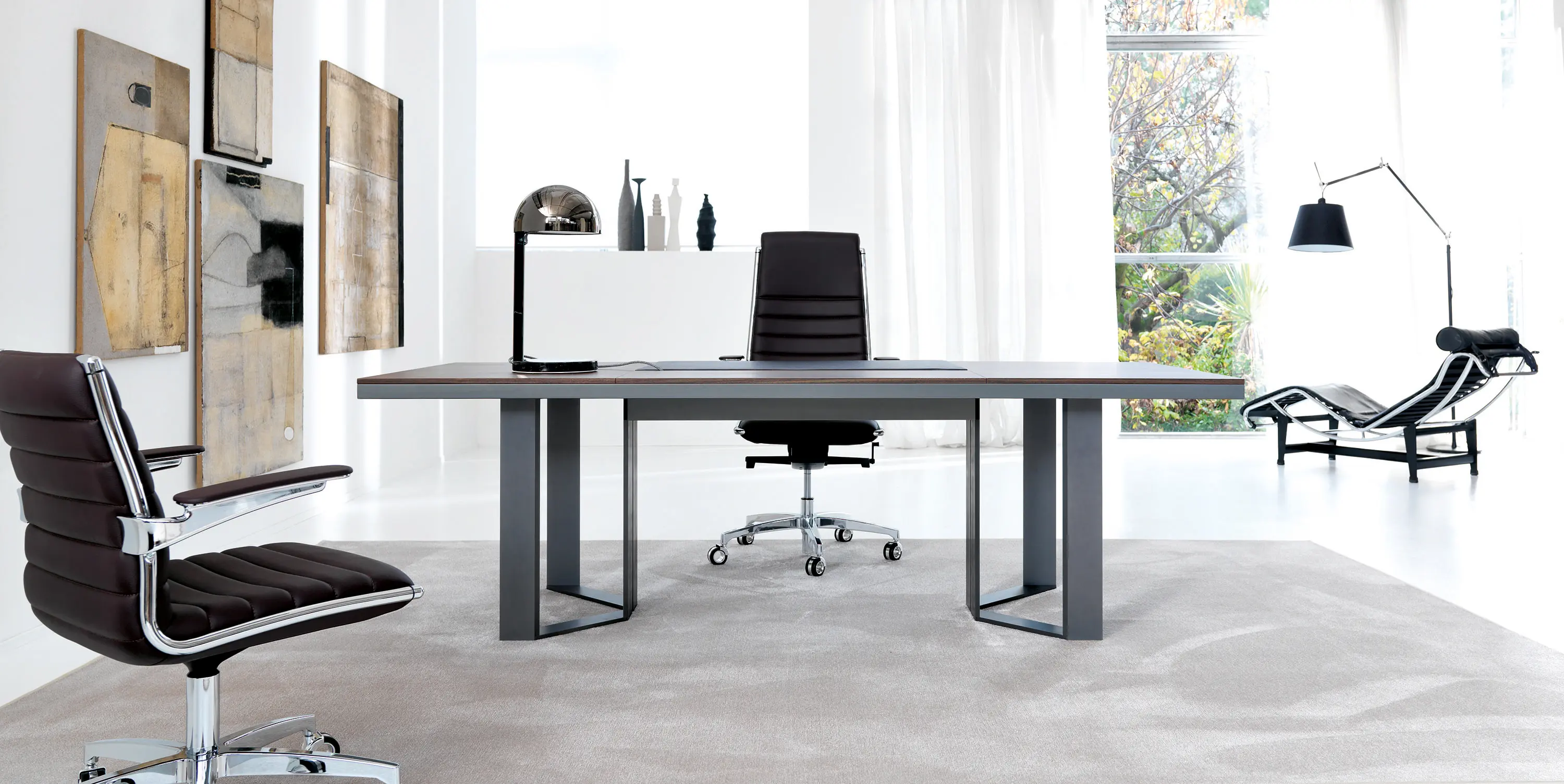 IVM - LLOYD desk