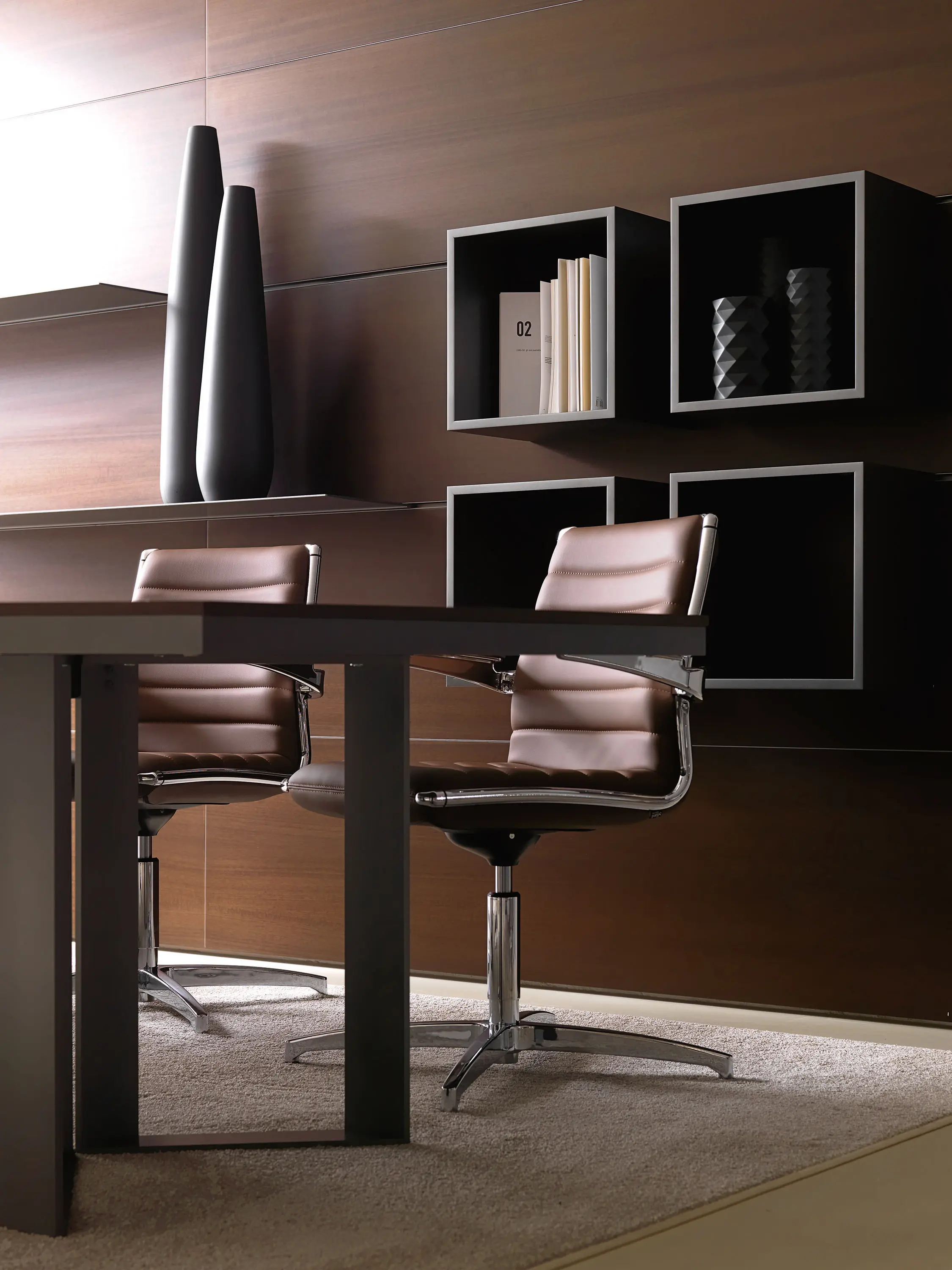 IVM - LLOYD meeting table
