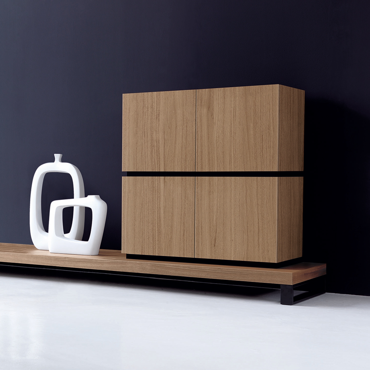 Mostra il prodotto NEW LOOP cabinet on platform del produttore IVM