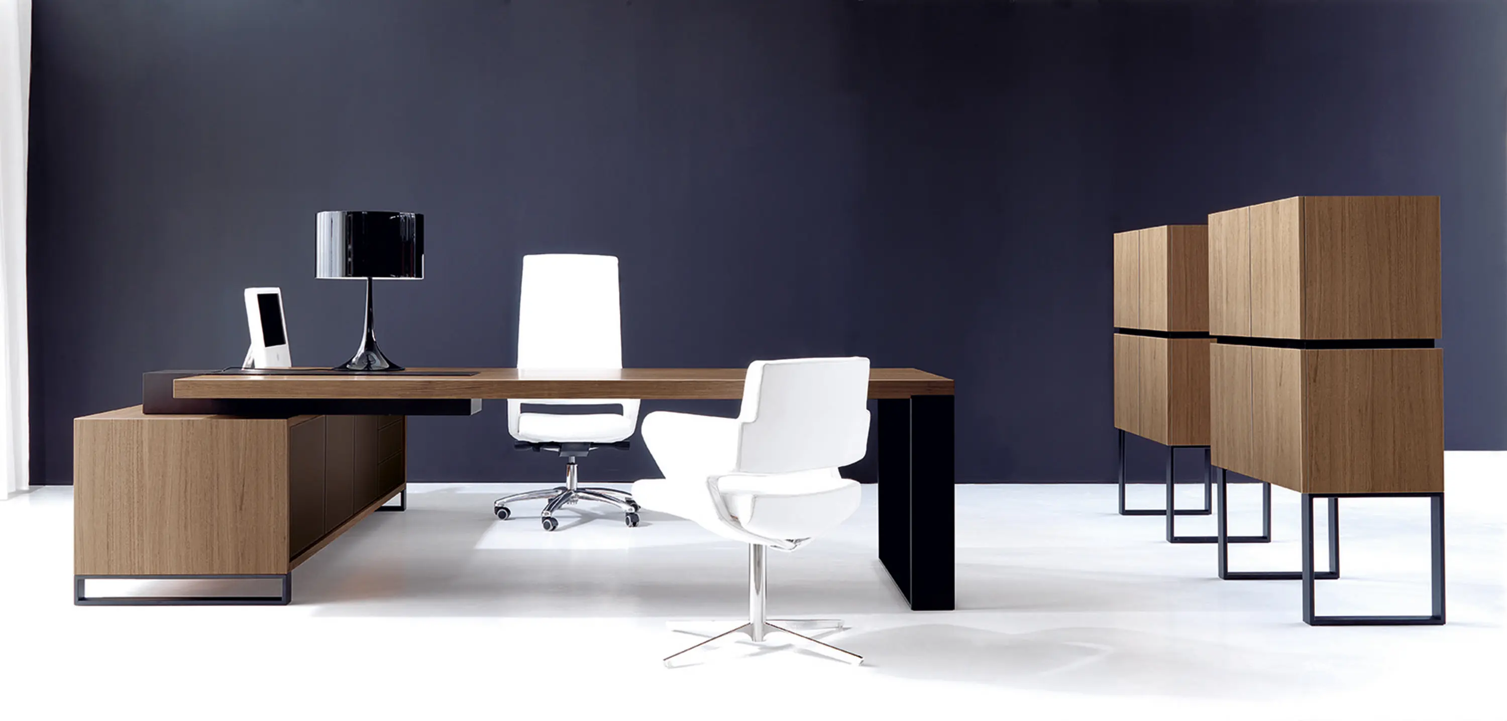 IVM - NEW LOOP desk