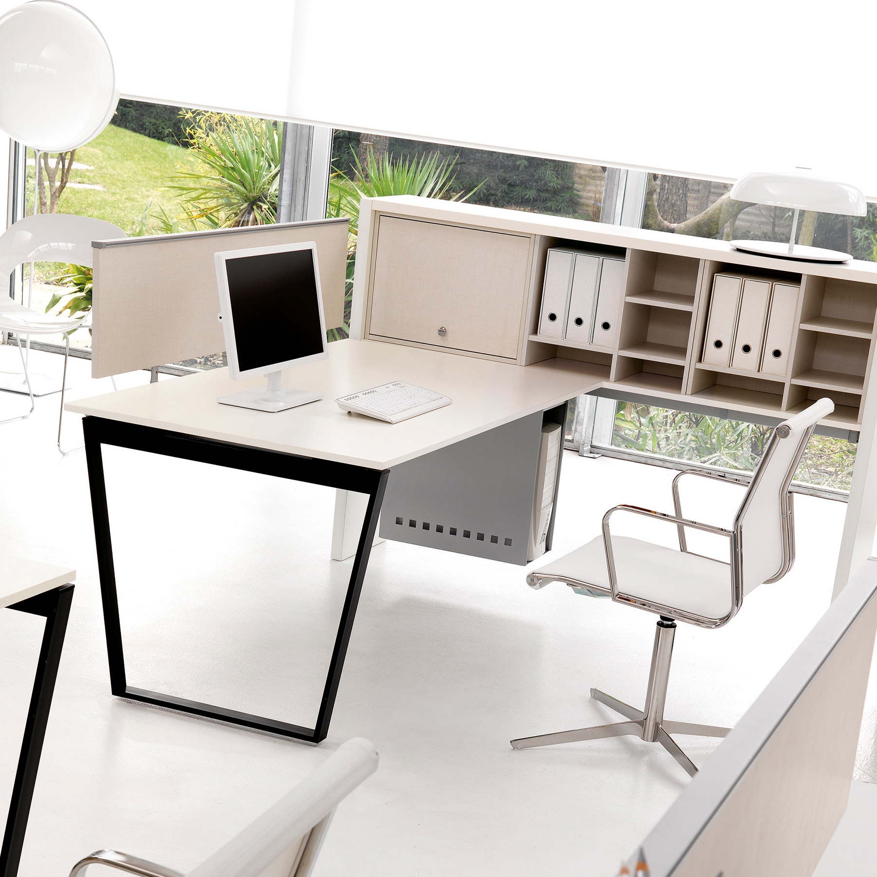 Display product ARKO desk from manufacturer IVM