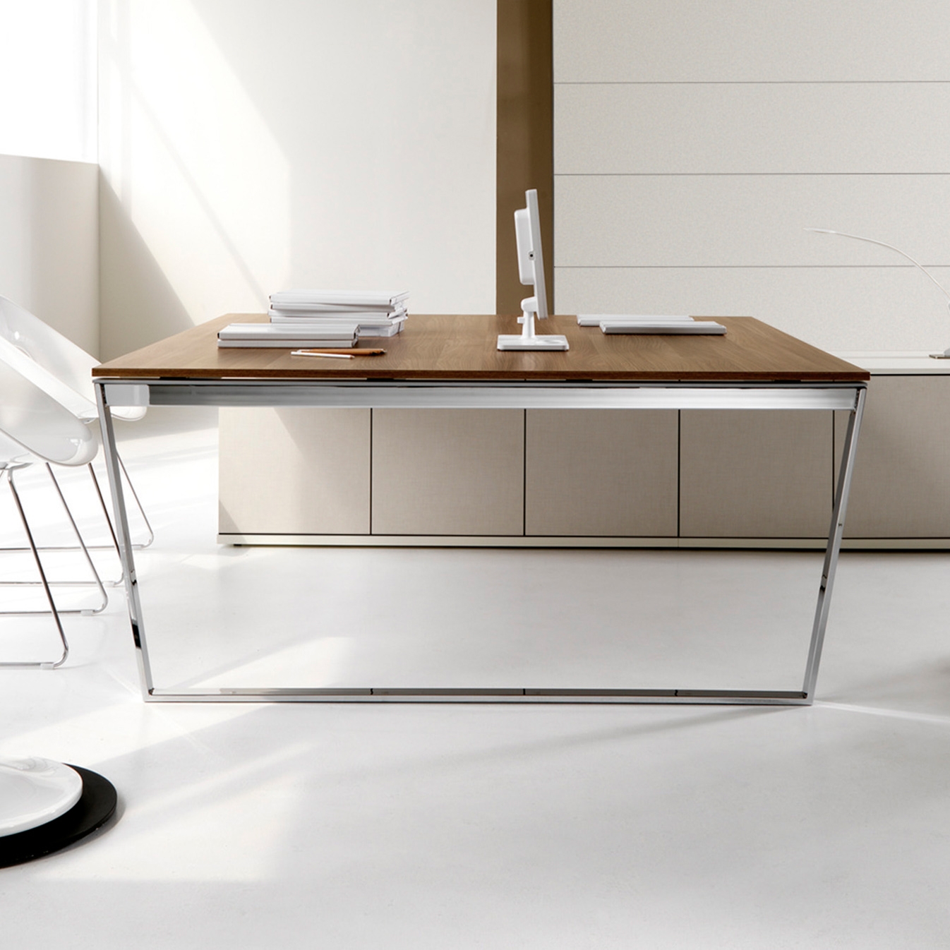 Display product ARKO desk from manufacturer IVM