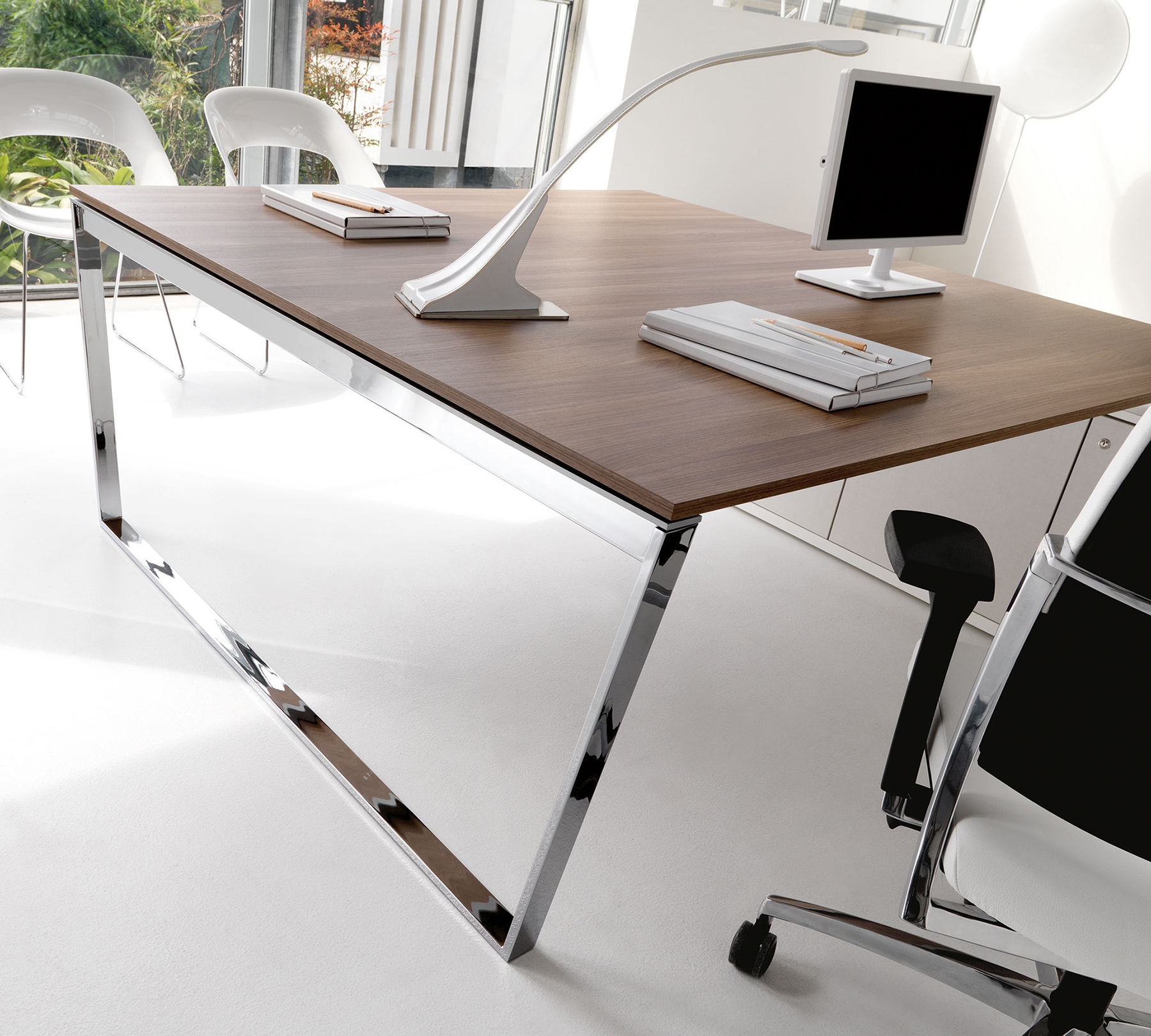 Display product ARKO desk from manufacturer IVM