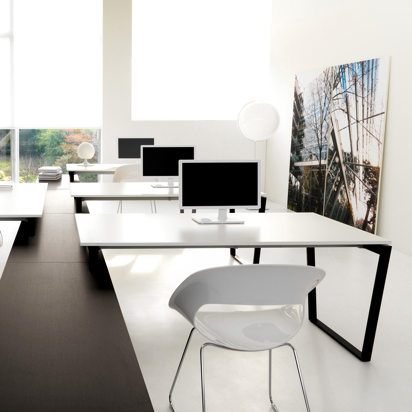 Display product ARKO desk from manufacturer IVM