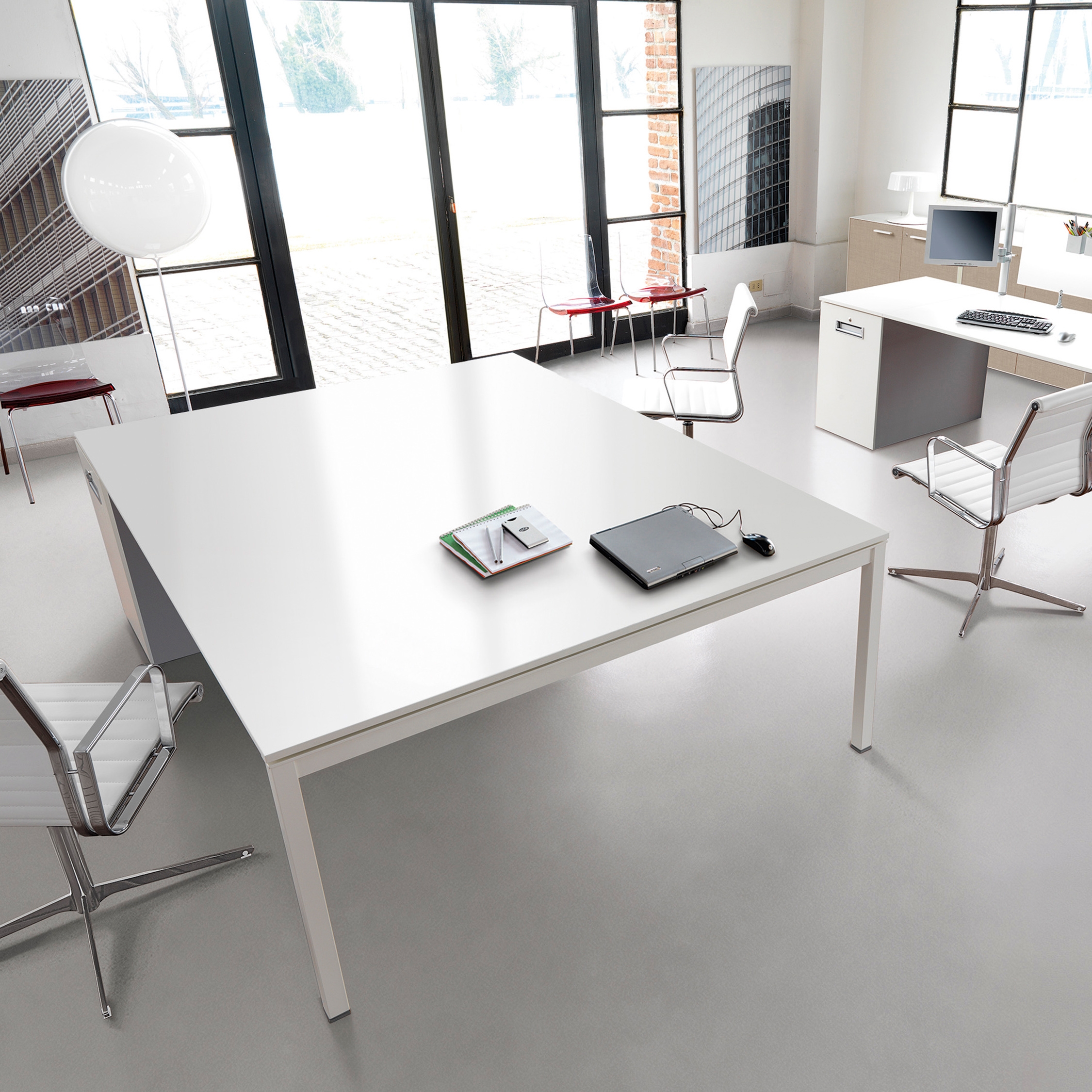 Afficher le produit KOSMOS meeting table du fabricant IVM