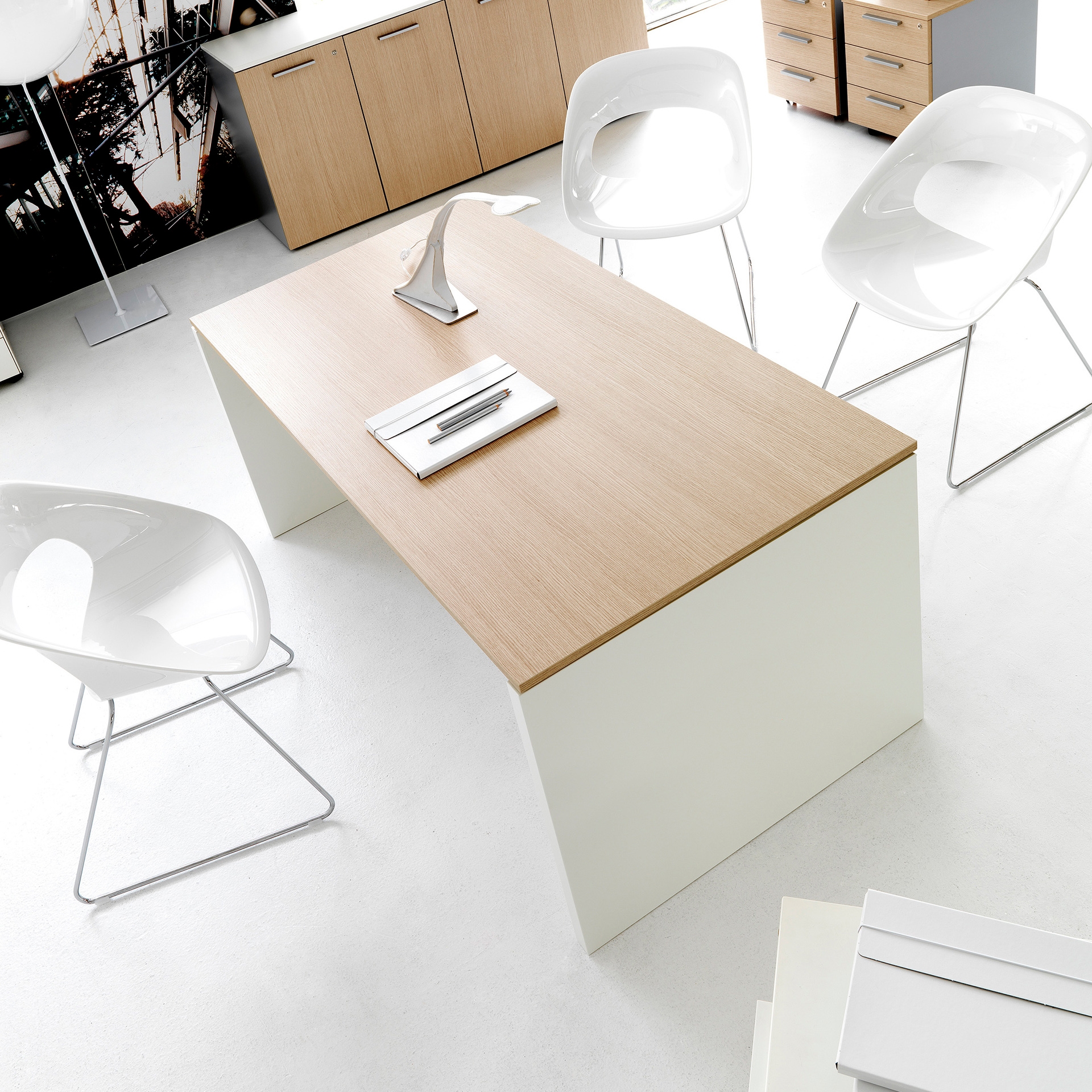 Display product PRATIKO desk from manufacturer IVM