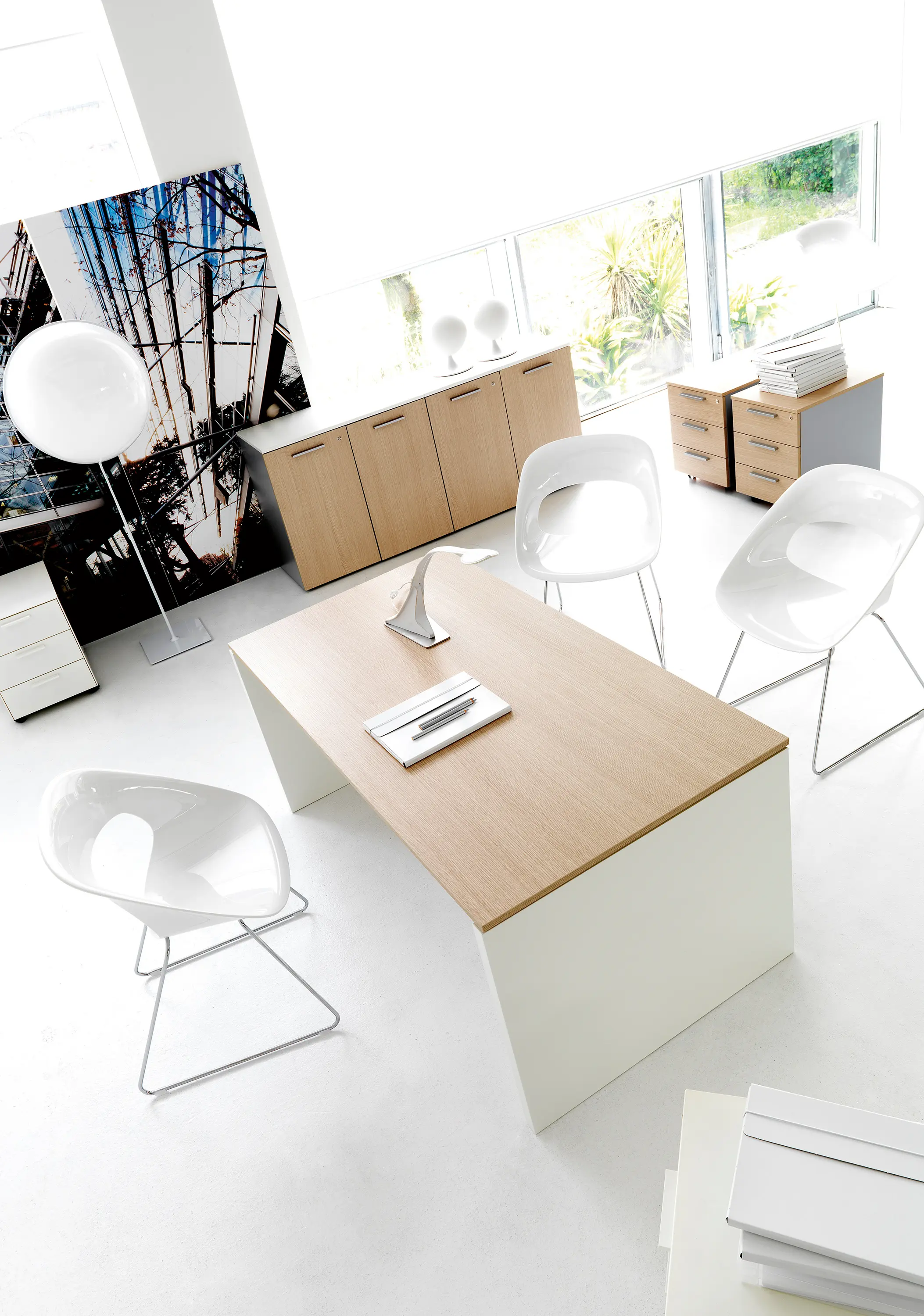 IVM - PRATIKO desk