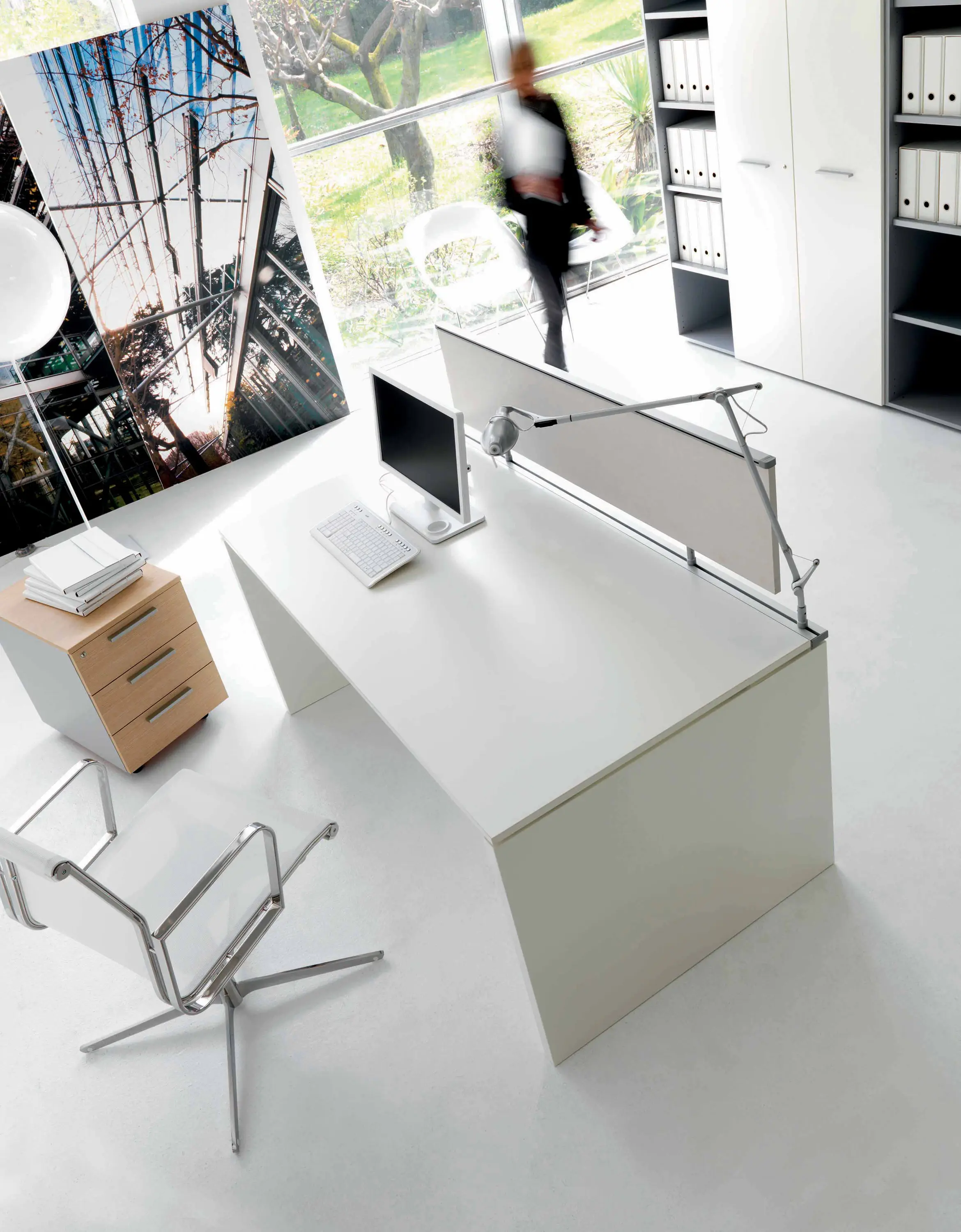 IVM - PRATIKO desk