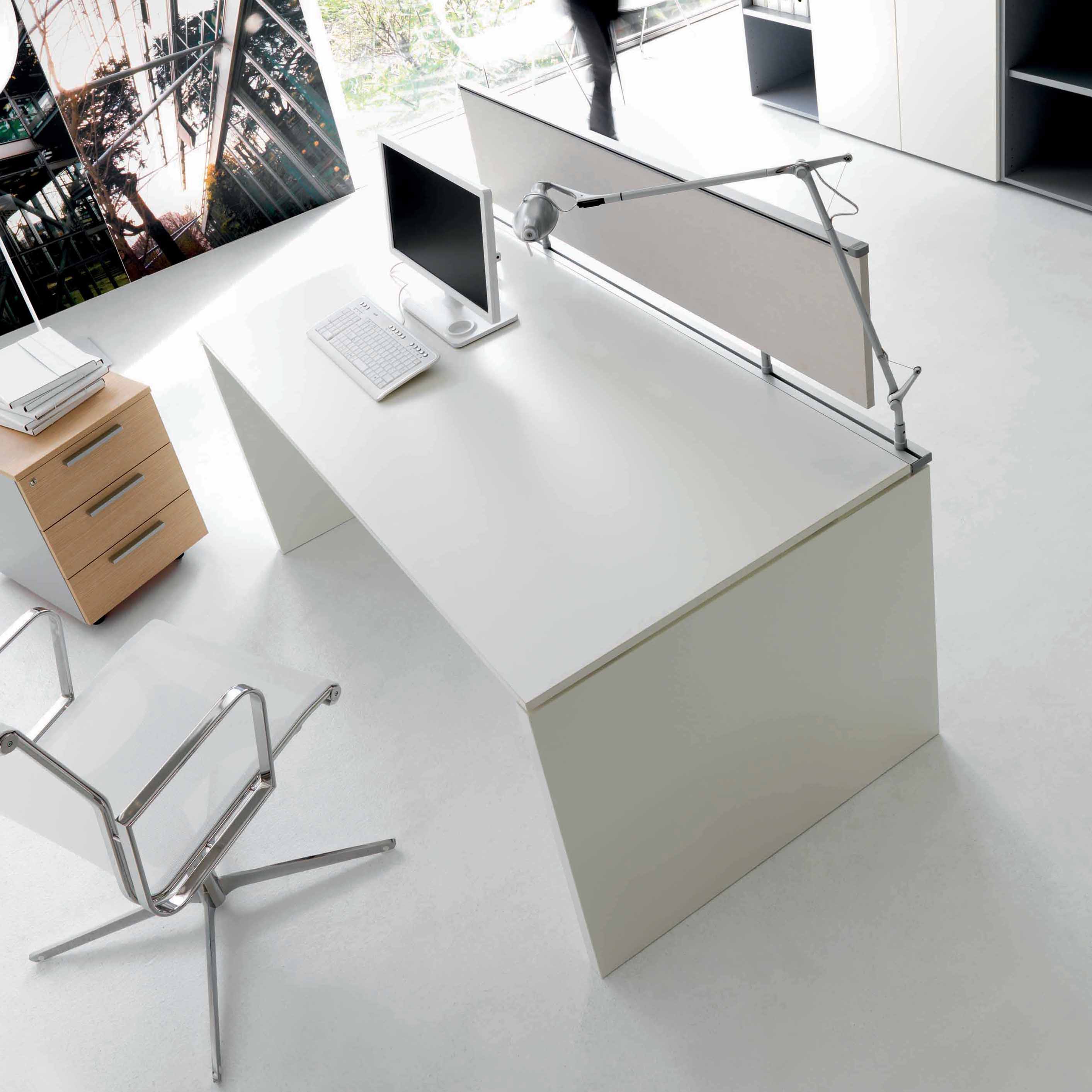 PRATIKO desk