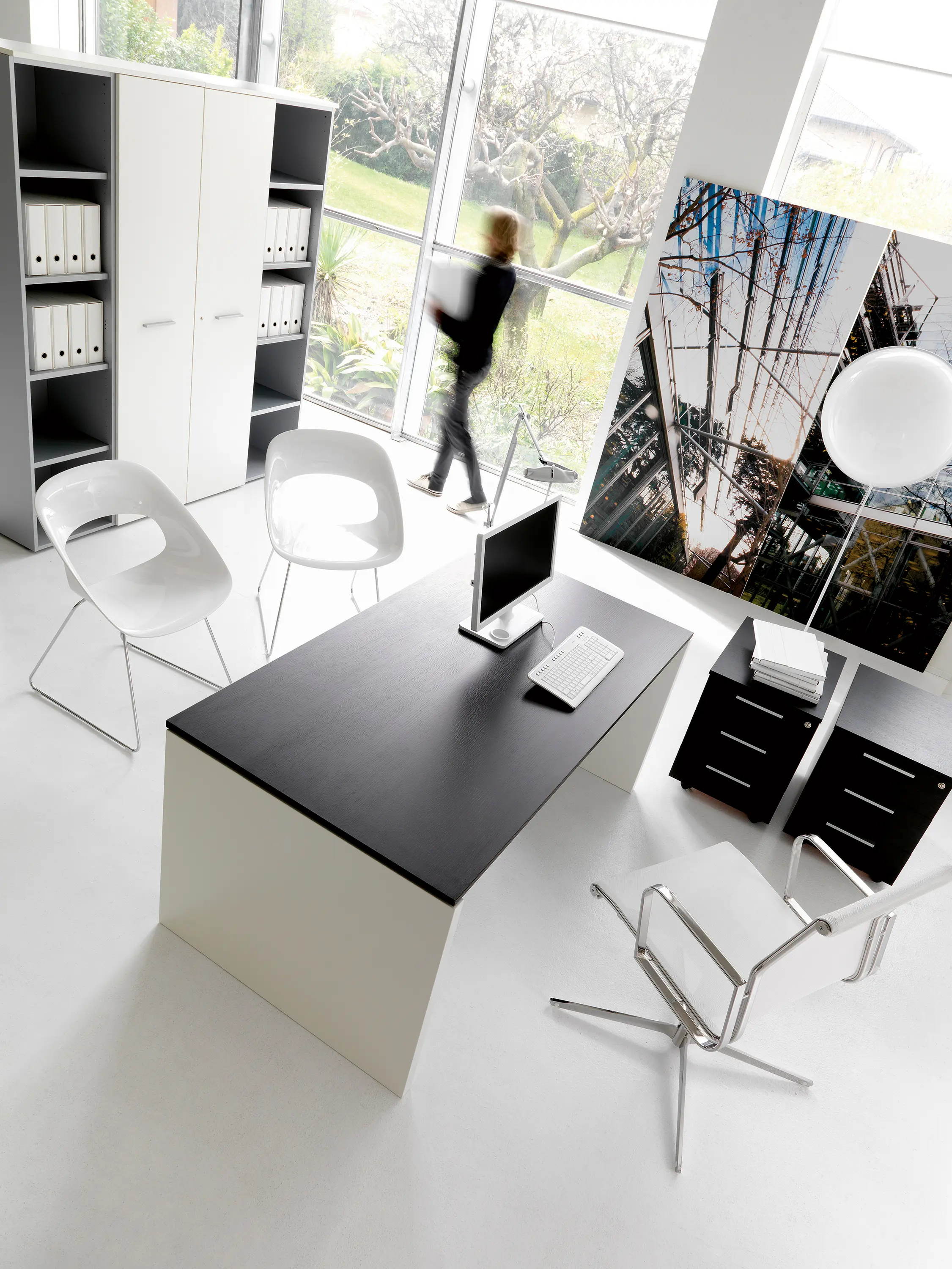 IVM - PRATIKO desk