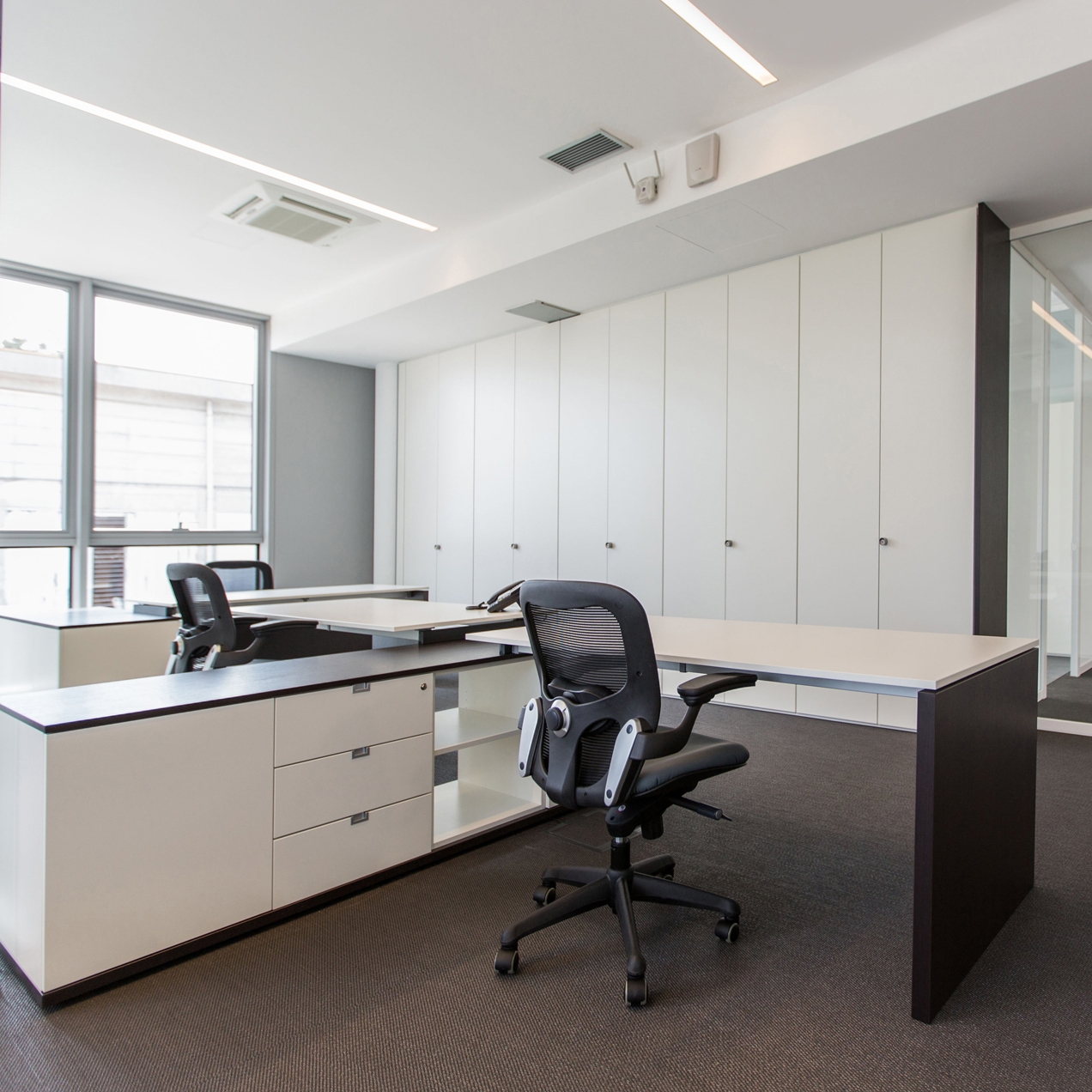 Display product PRATIKO desk from manufacturer IVM