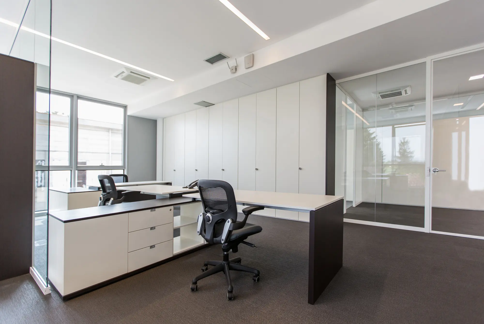 IVM - PRATIKO desk