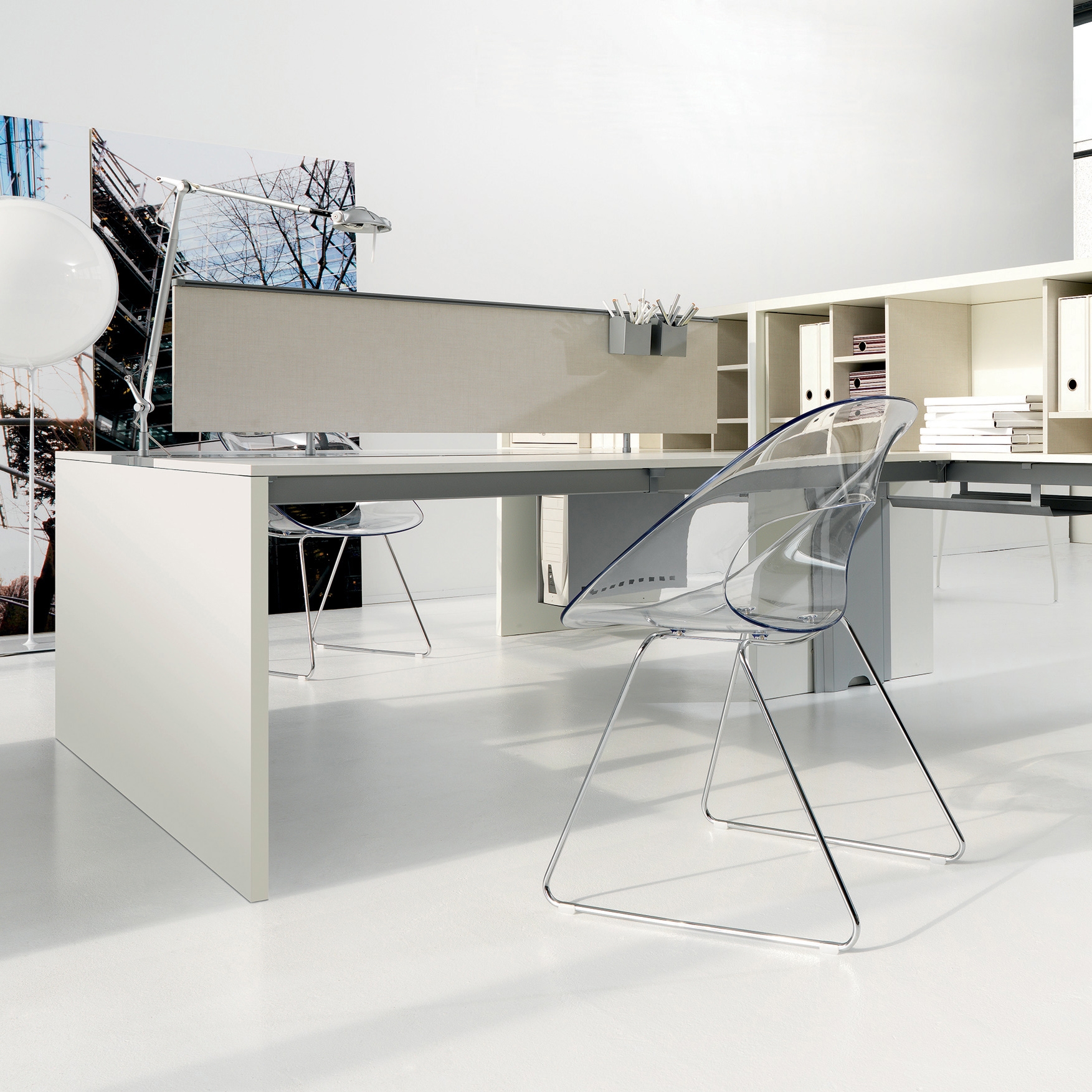 Display product PRATIKO desk from manufacturer IVM