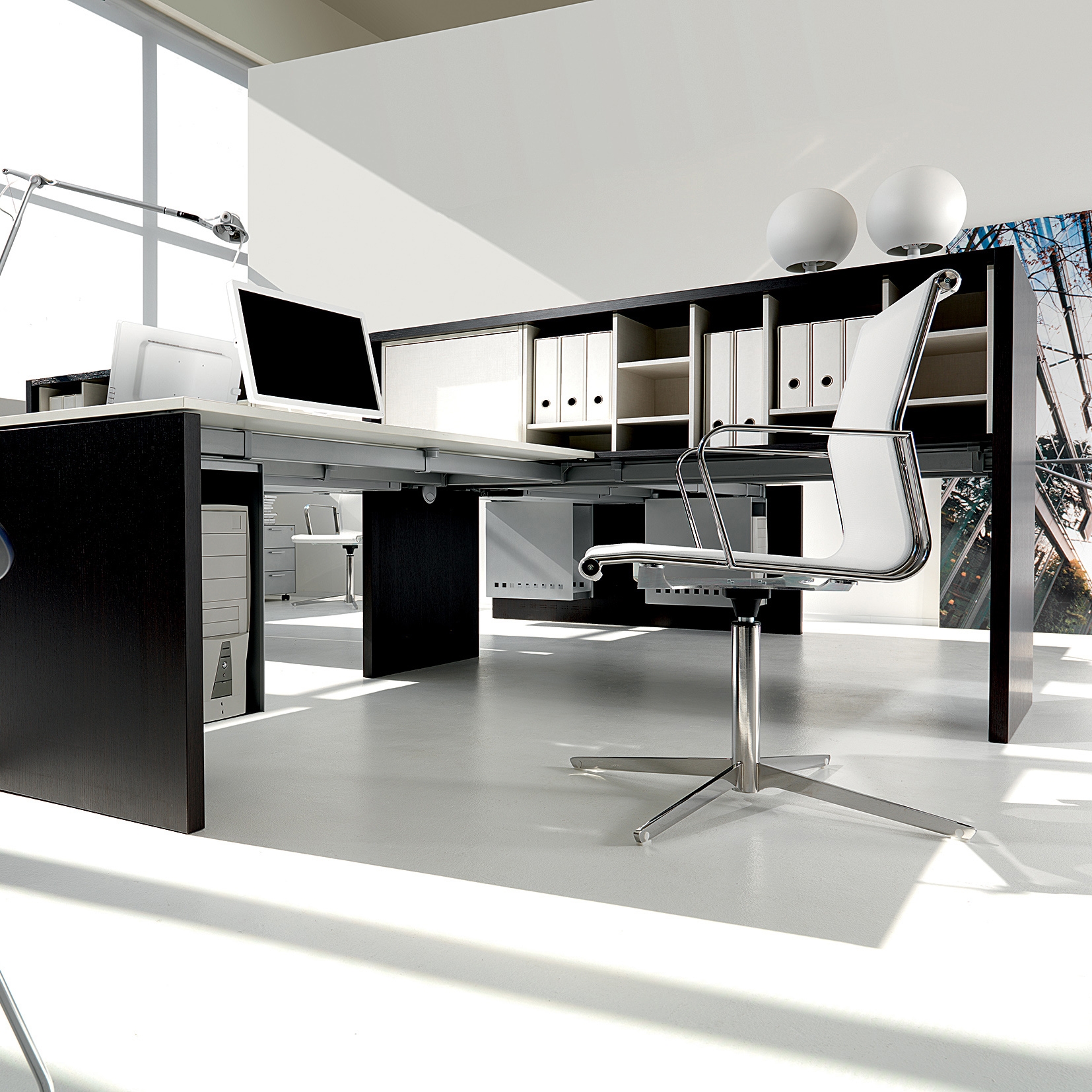 PRATIKO desk