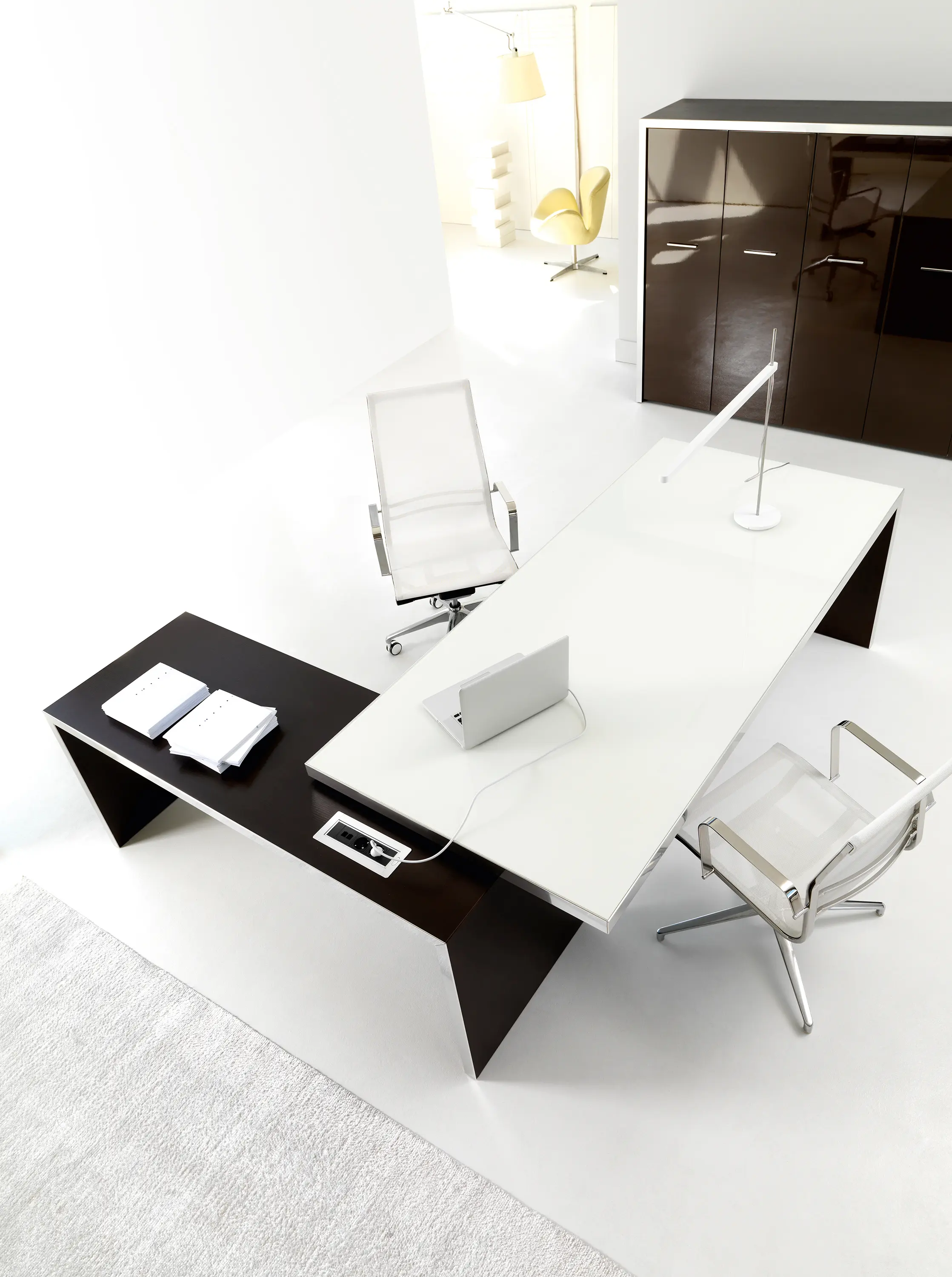 IVM - WING desk