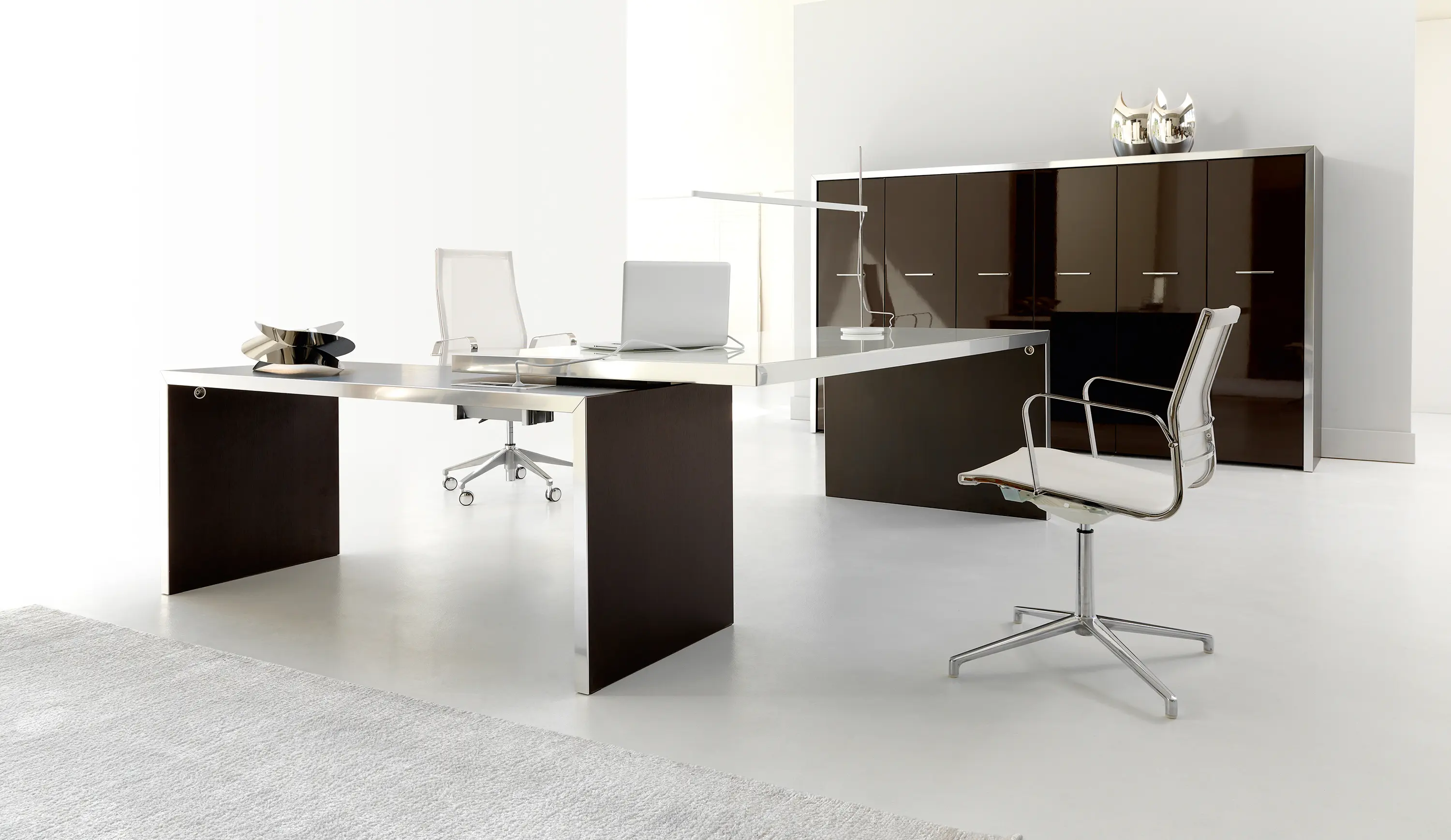 IVM - WING desk