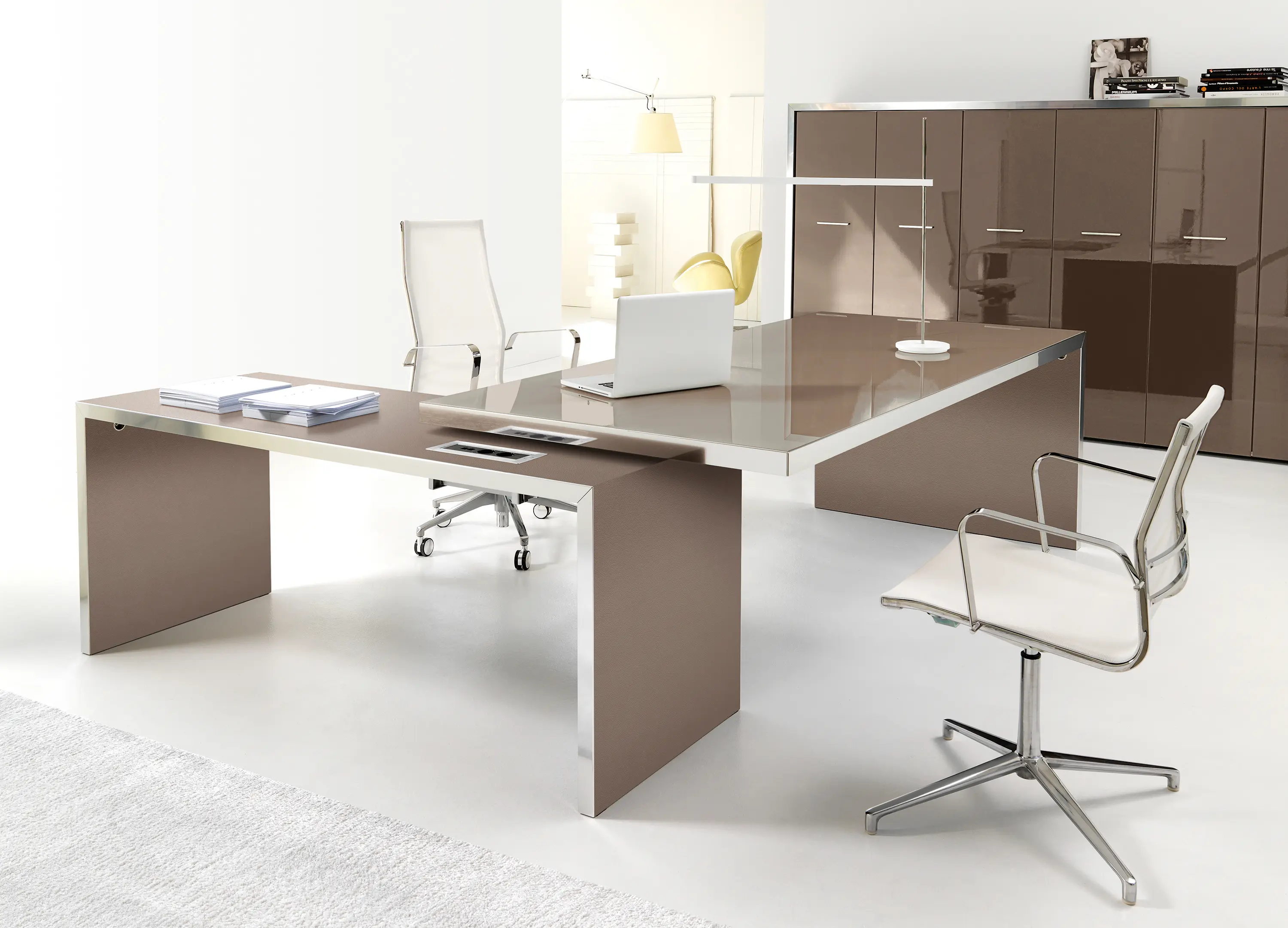 IVM - WING desk