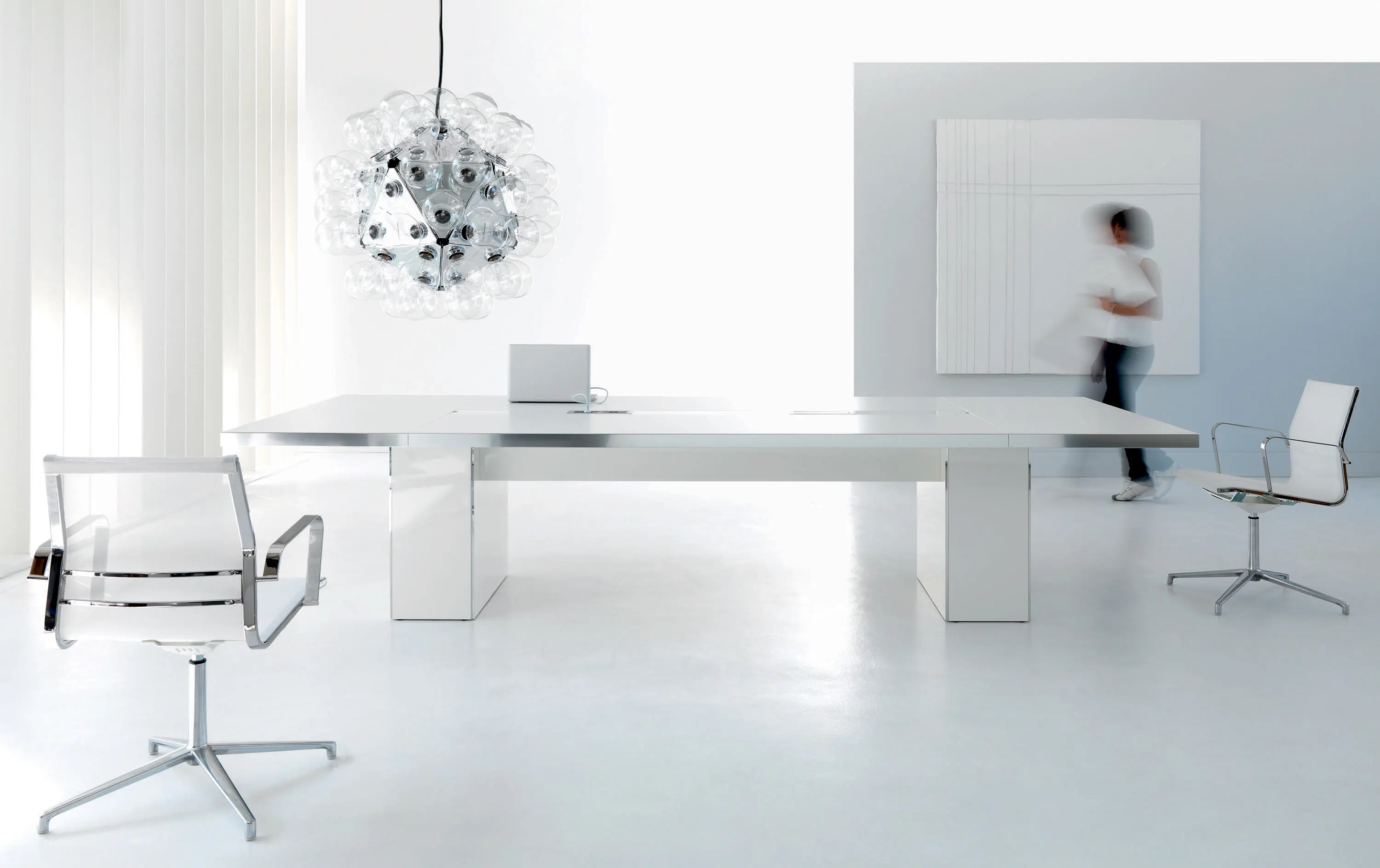 IVM - WING tables de reunion