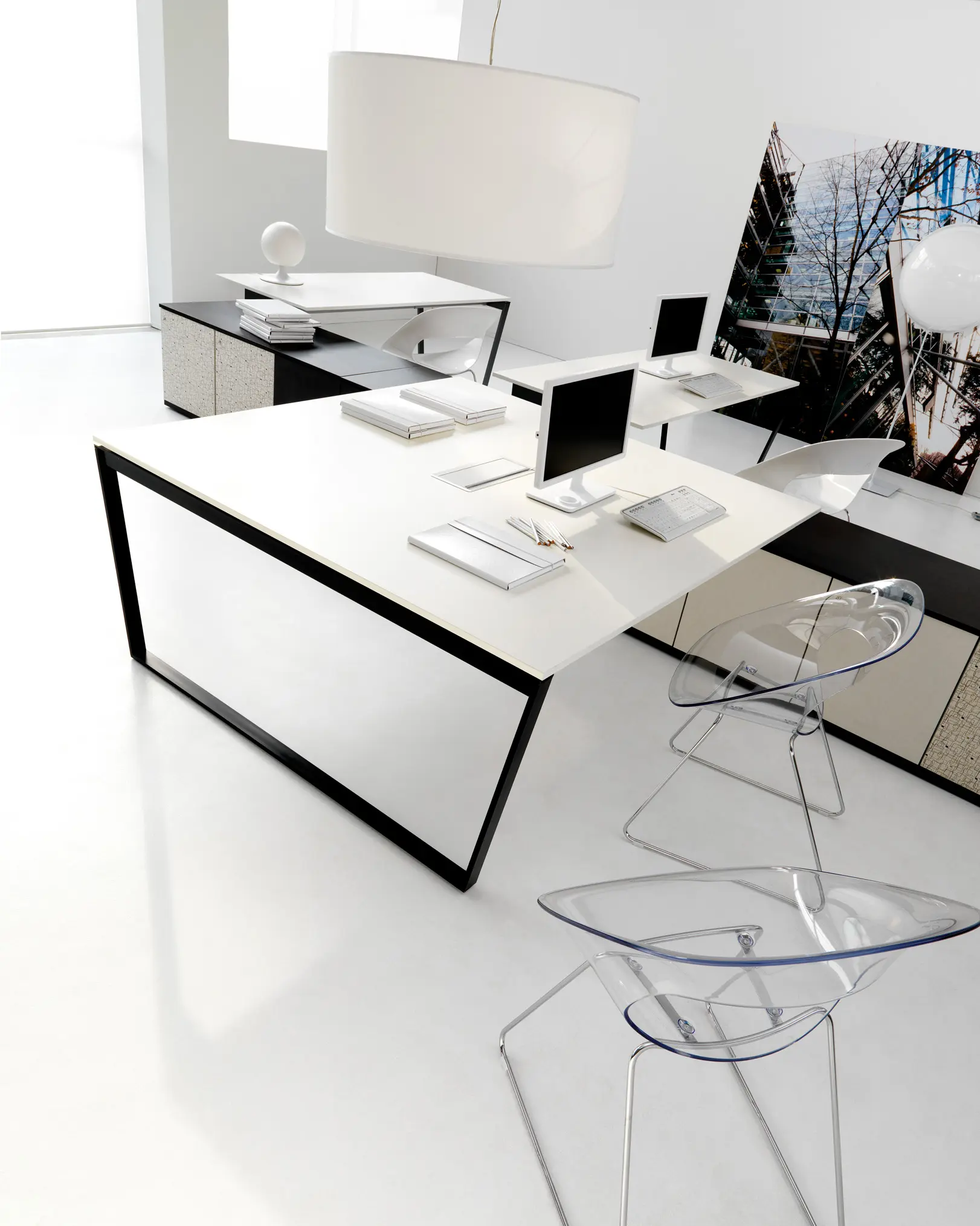 IVM - ARKO desk