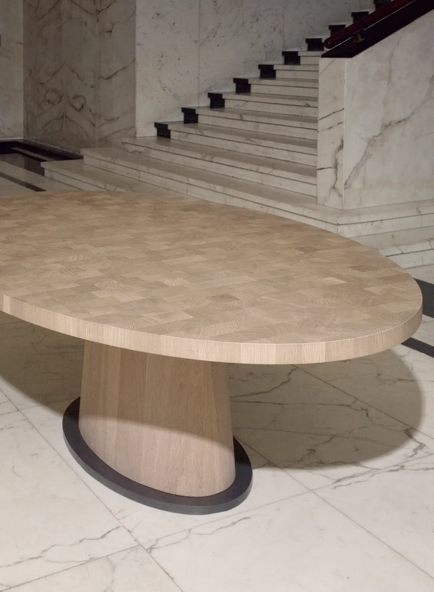 Van Rossum - Dining Table Oval
