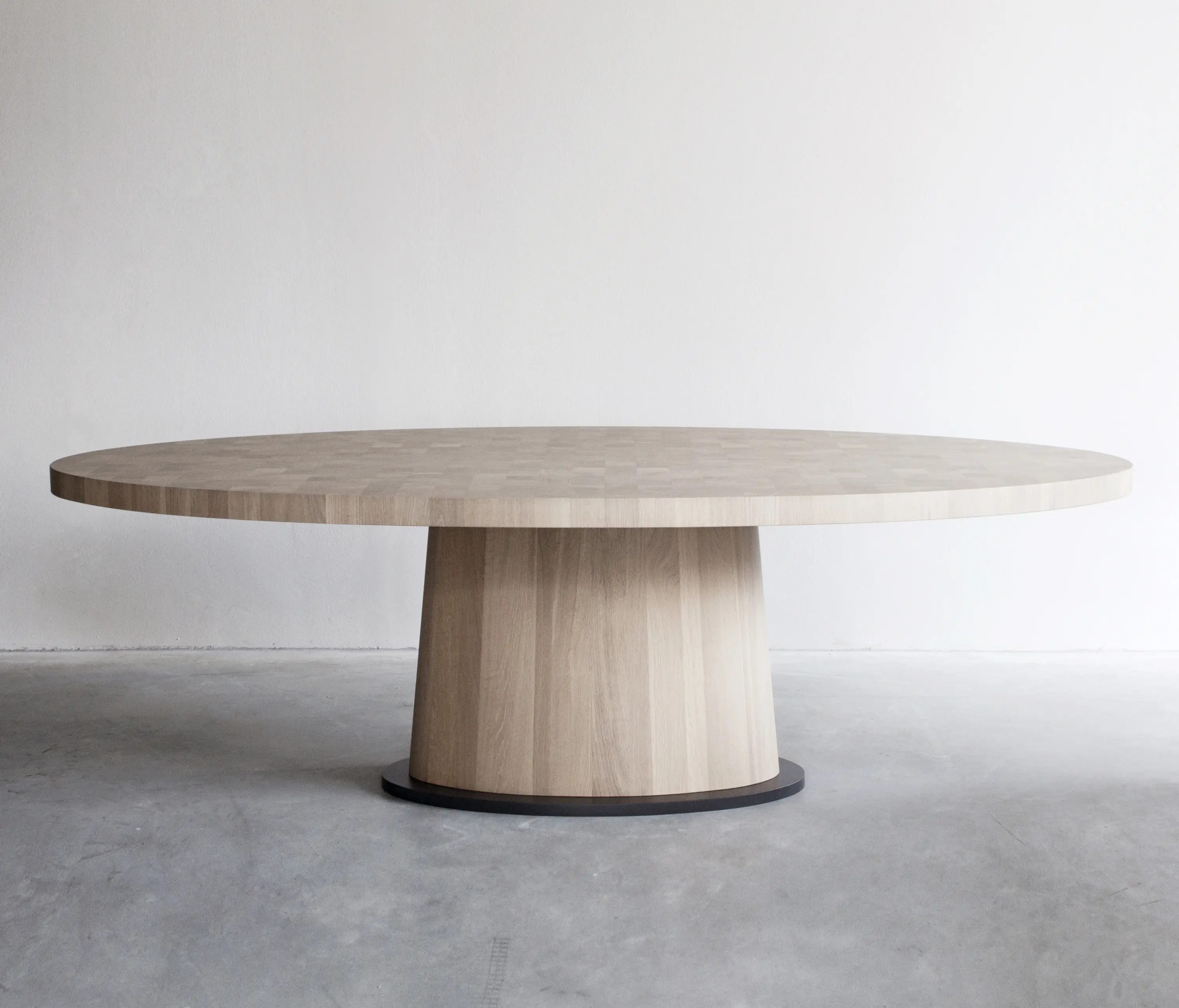 Van Rossum - Dining Table Oval