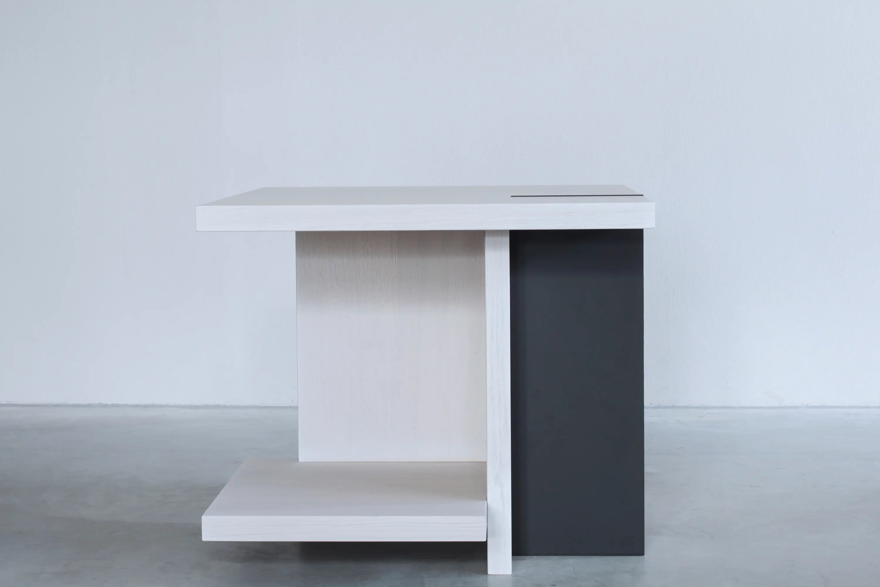 Van Rossum - Stijl Side Table