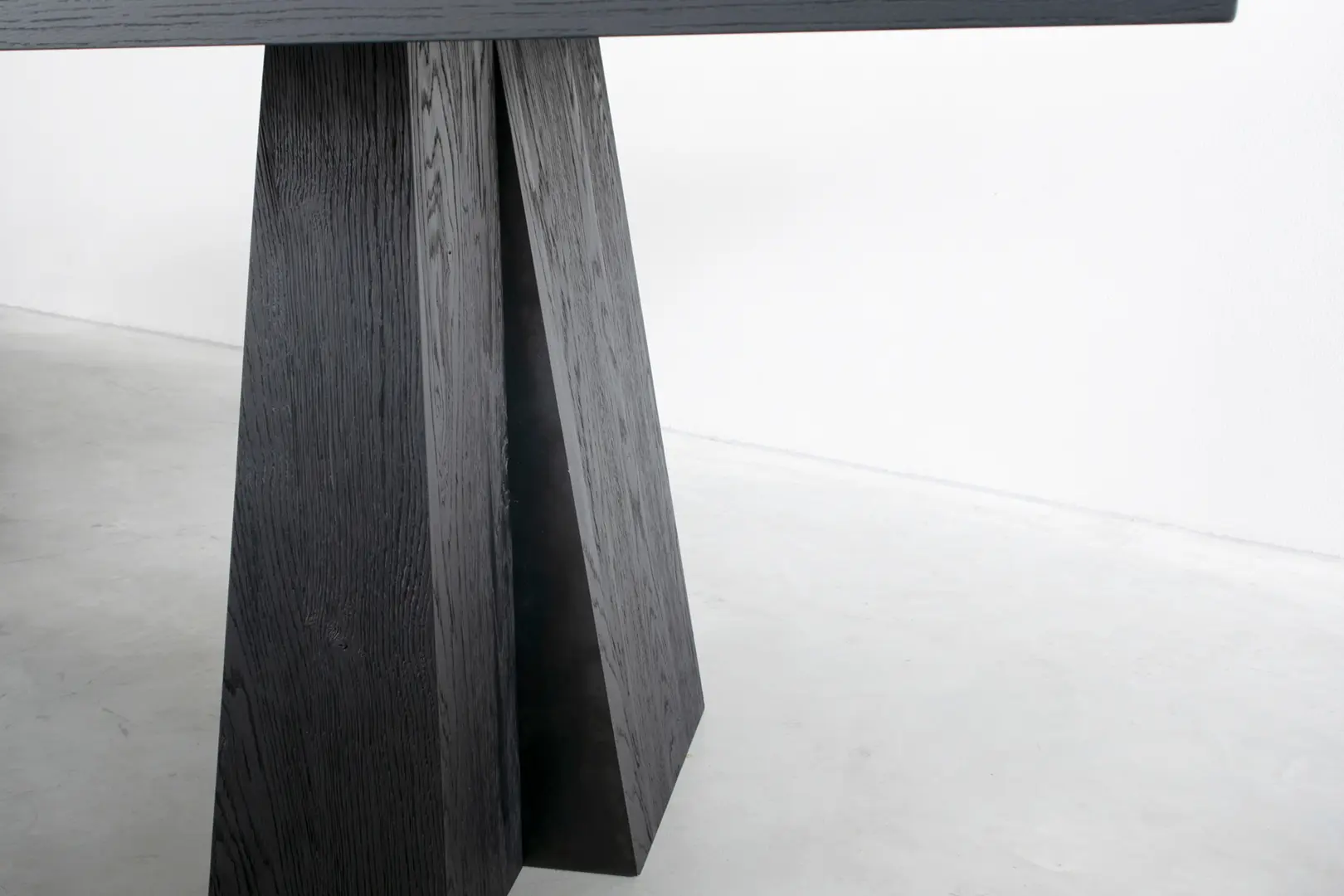 Van Rossum - Eli Dining Table