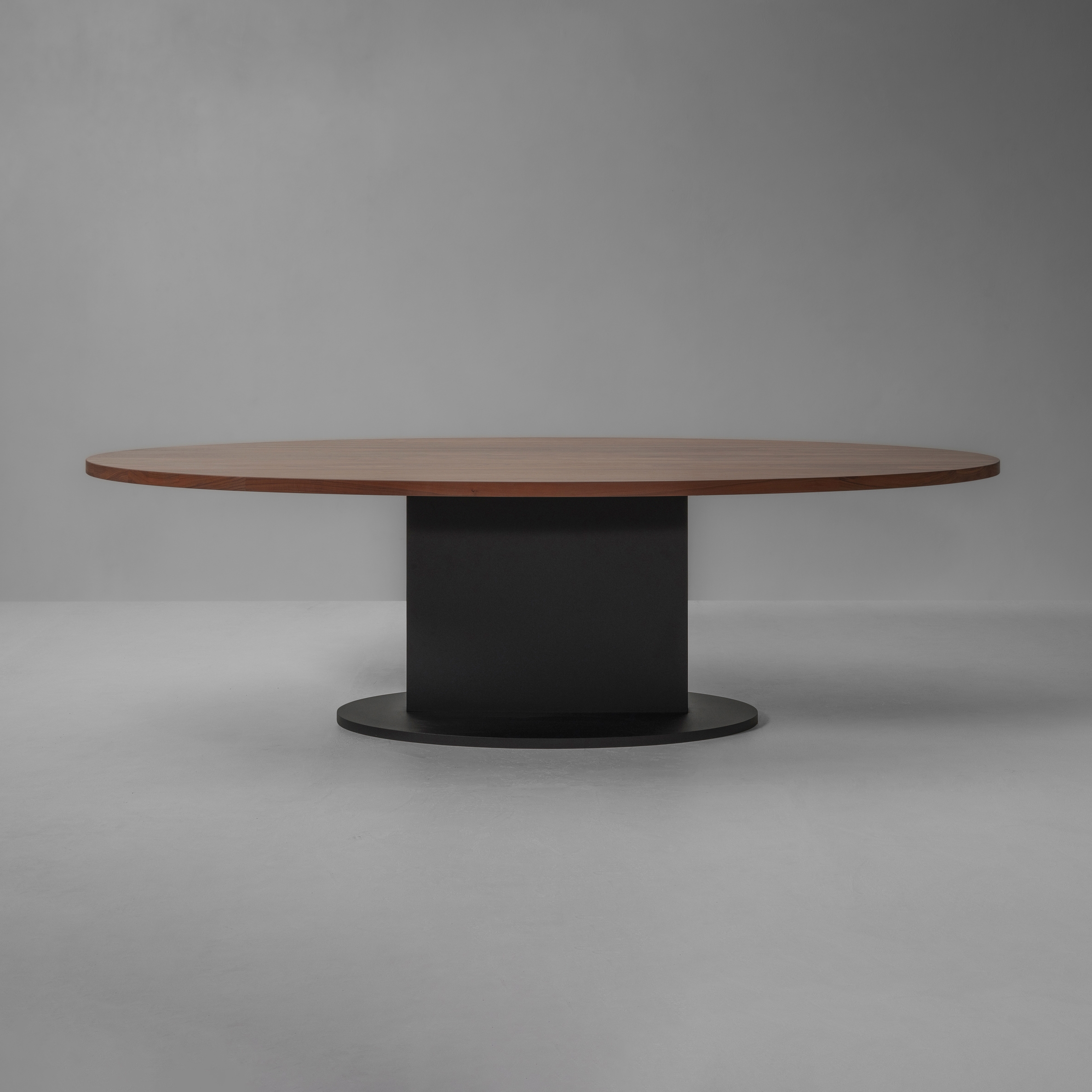 Produkt Opium Oval Dining Table des Herstellers Van Rossum anzeigen