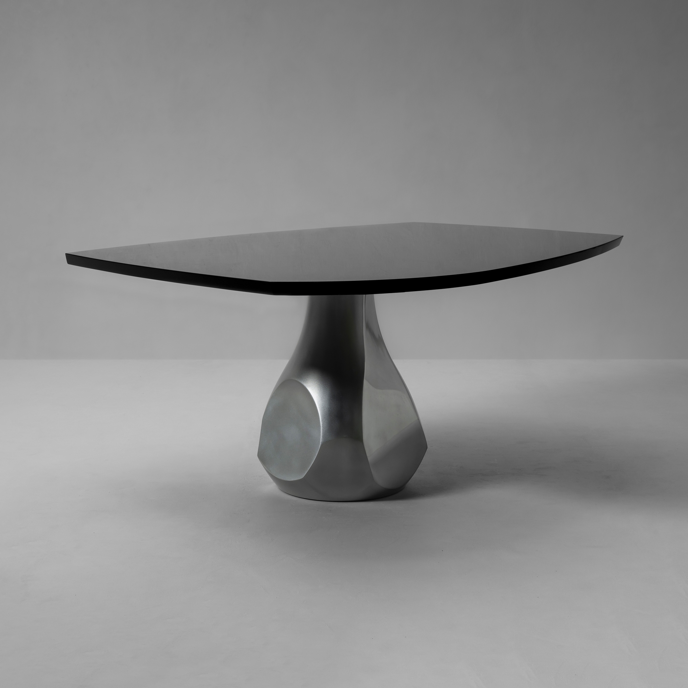Mostrar el producto Pukalu Dining Table del fabricante Van Rossum