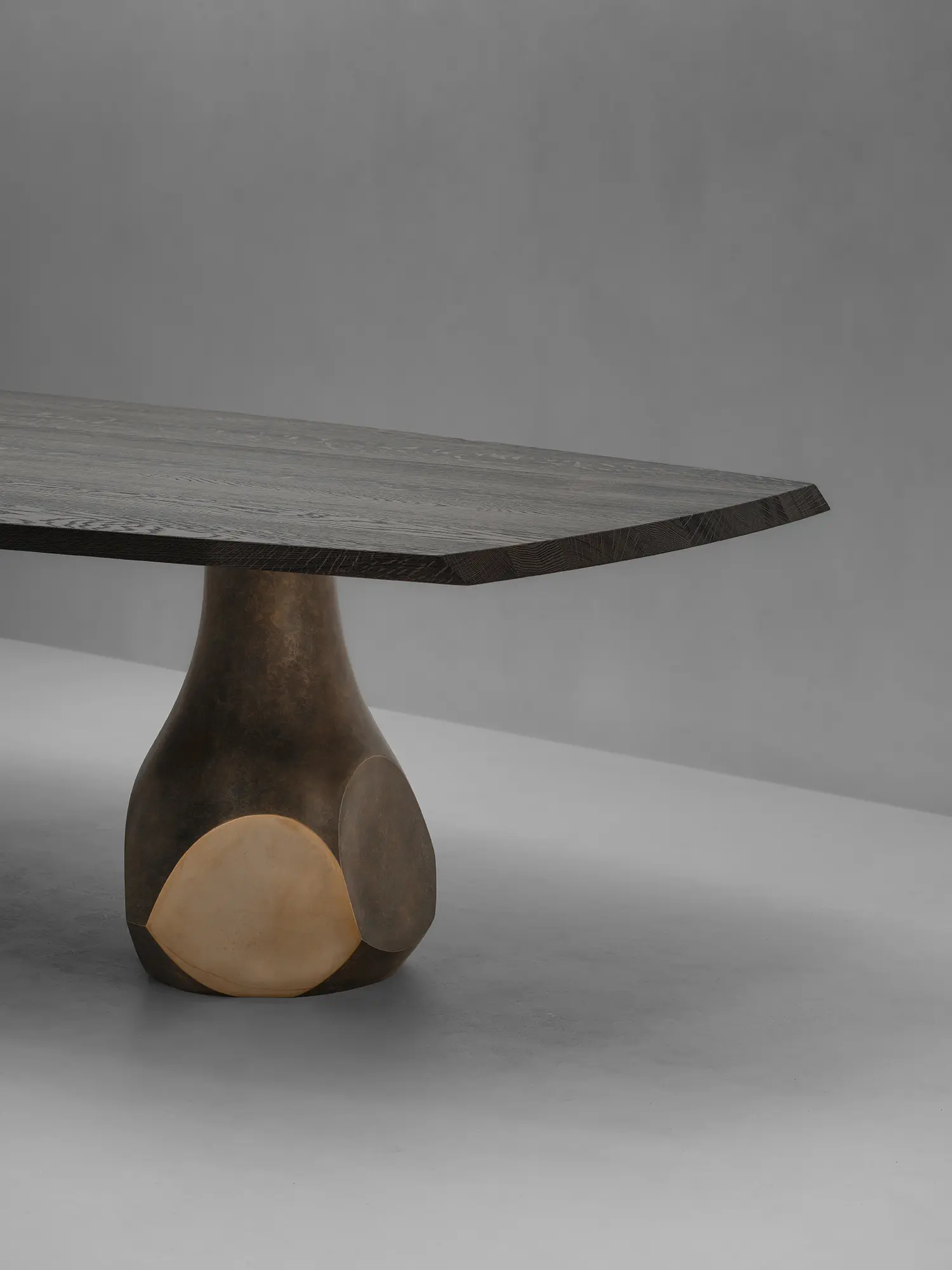 Van Rossum - Pukka Dining Table