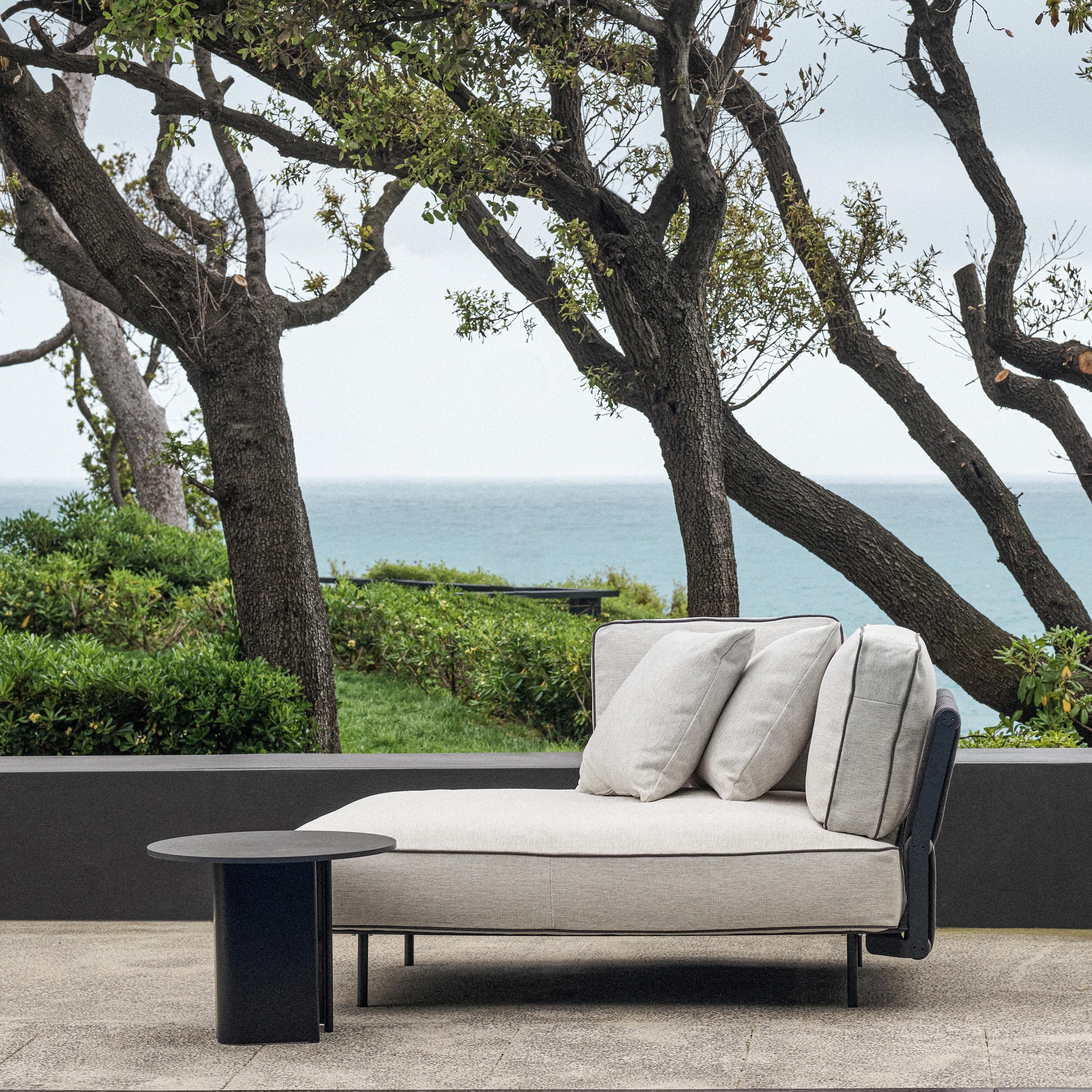 CHAISE LONGUE