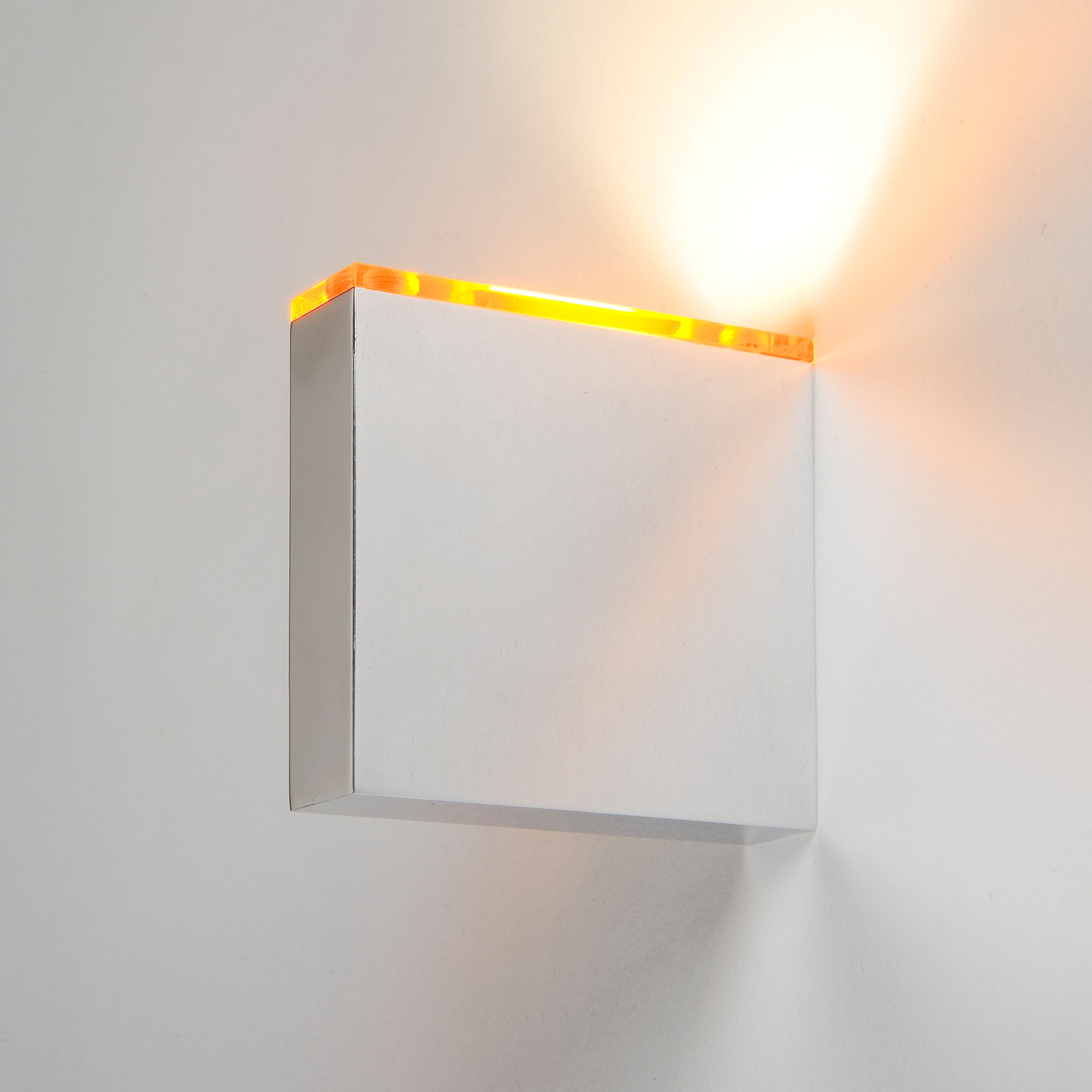 Mostra il prodotto Match Wall/Ceiling del produttore Quasar