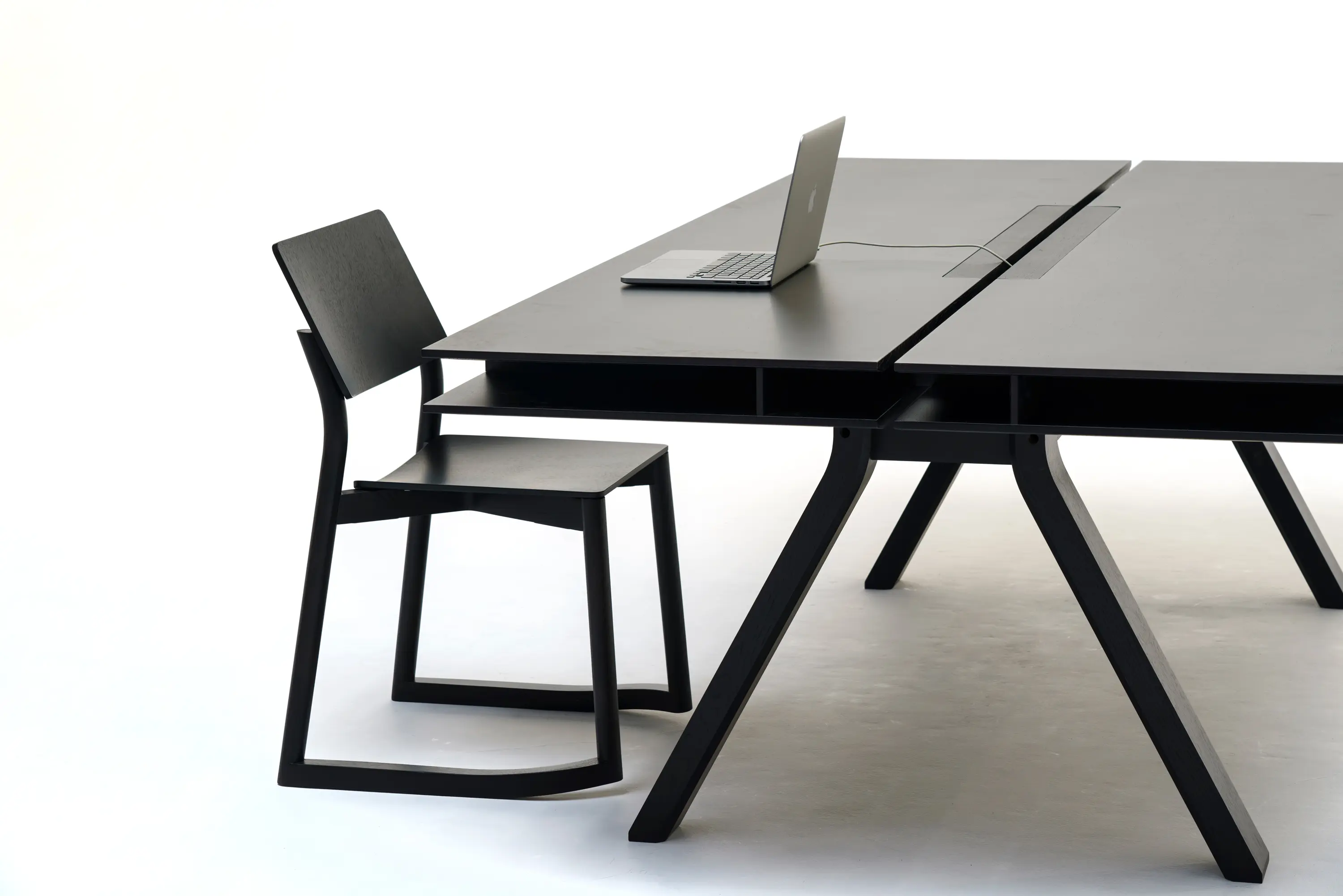 Karimoku New Standard - Spectrum Workstation DT 240